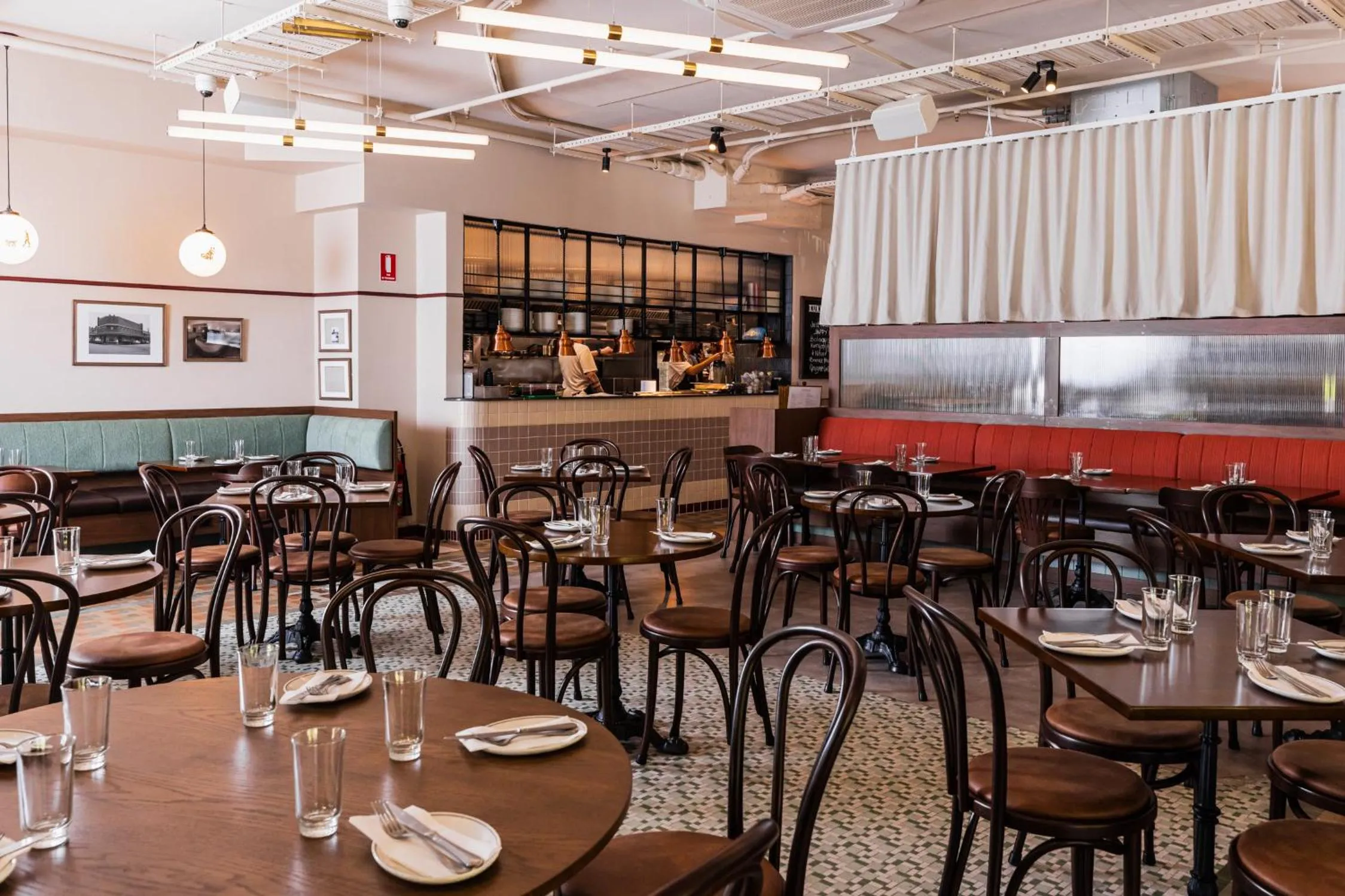 Dining area in Kurrajong Hotel Sydney