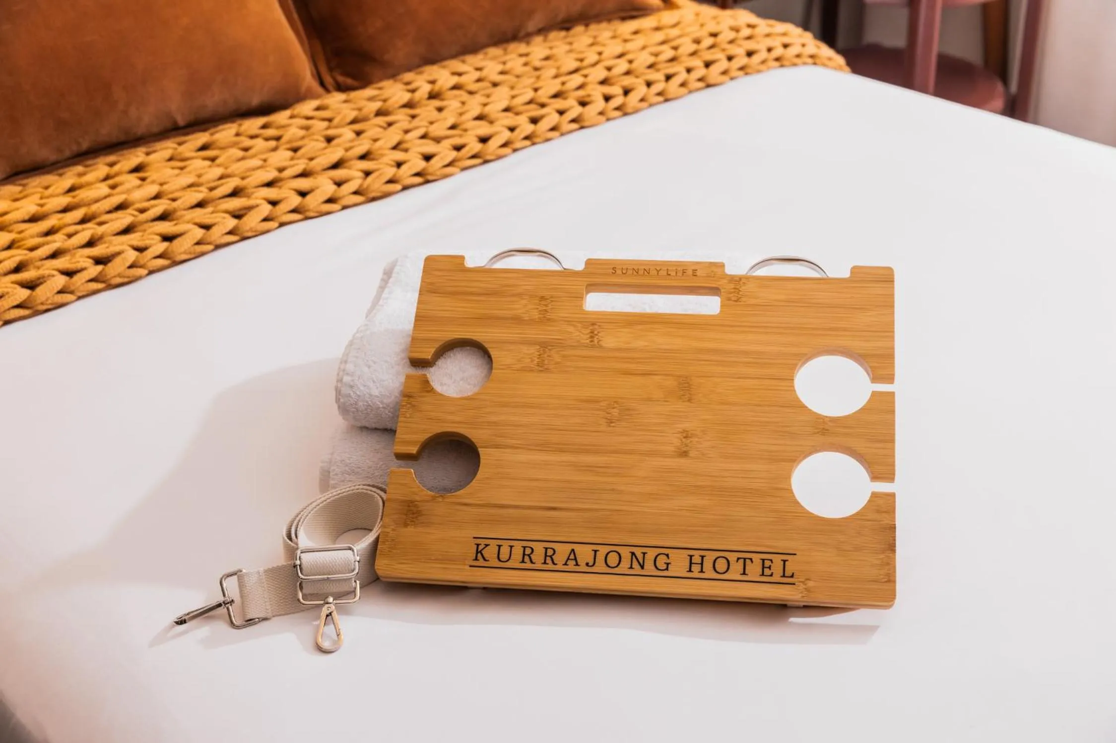 Logo/Certificate/Sign, Bed in Kurrajong Hotel Sydney