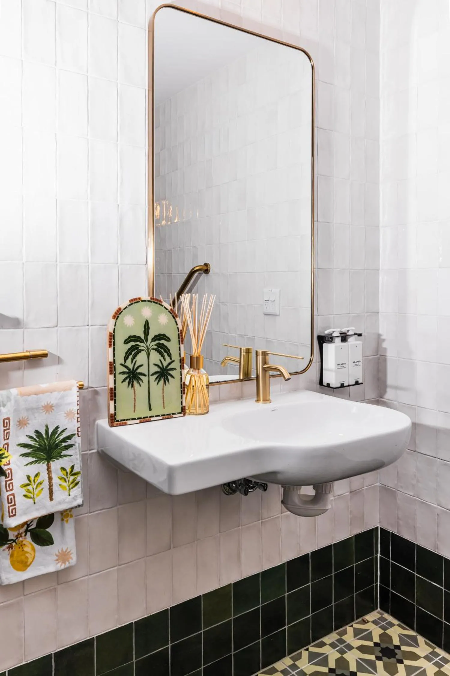 Bathroom in Kurrajong Hotel Sydney