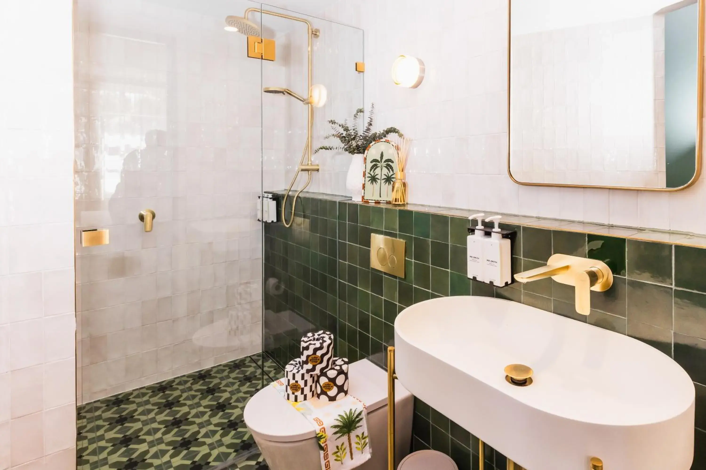 Kurrajong Superior Queen with Free Wifi in Kurrajong Hotel Sydney Kurrajong Superior Queen with Free Wifi in Kurrajong Hotel Sydney