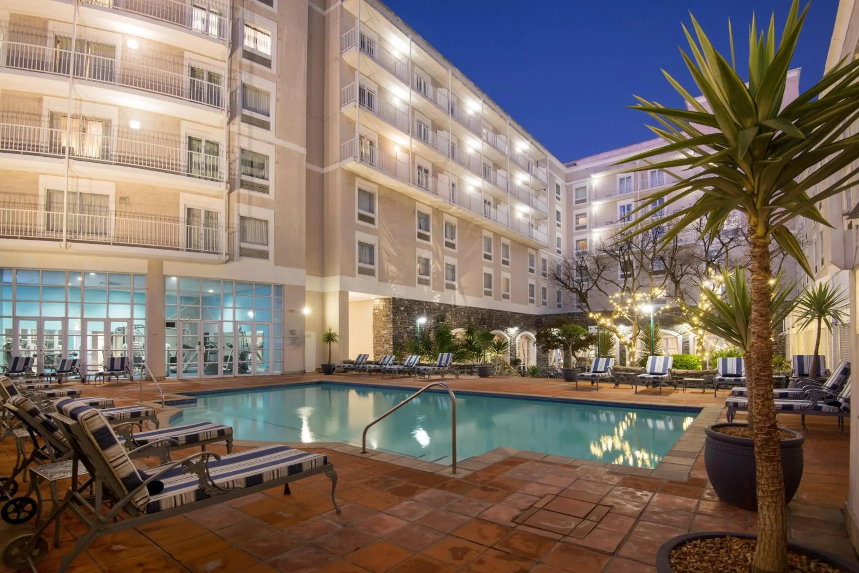 Swimming pool in The Commodore Hotel Swimming pool in The Commodore Hotel
