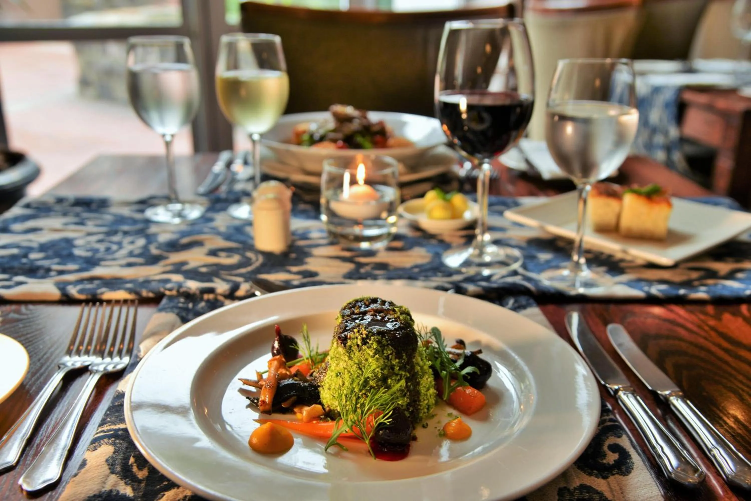 Restaurant/places to eat in The Commodore Hotel