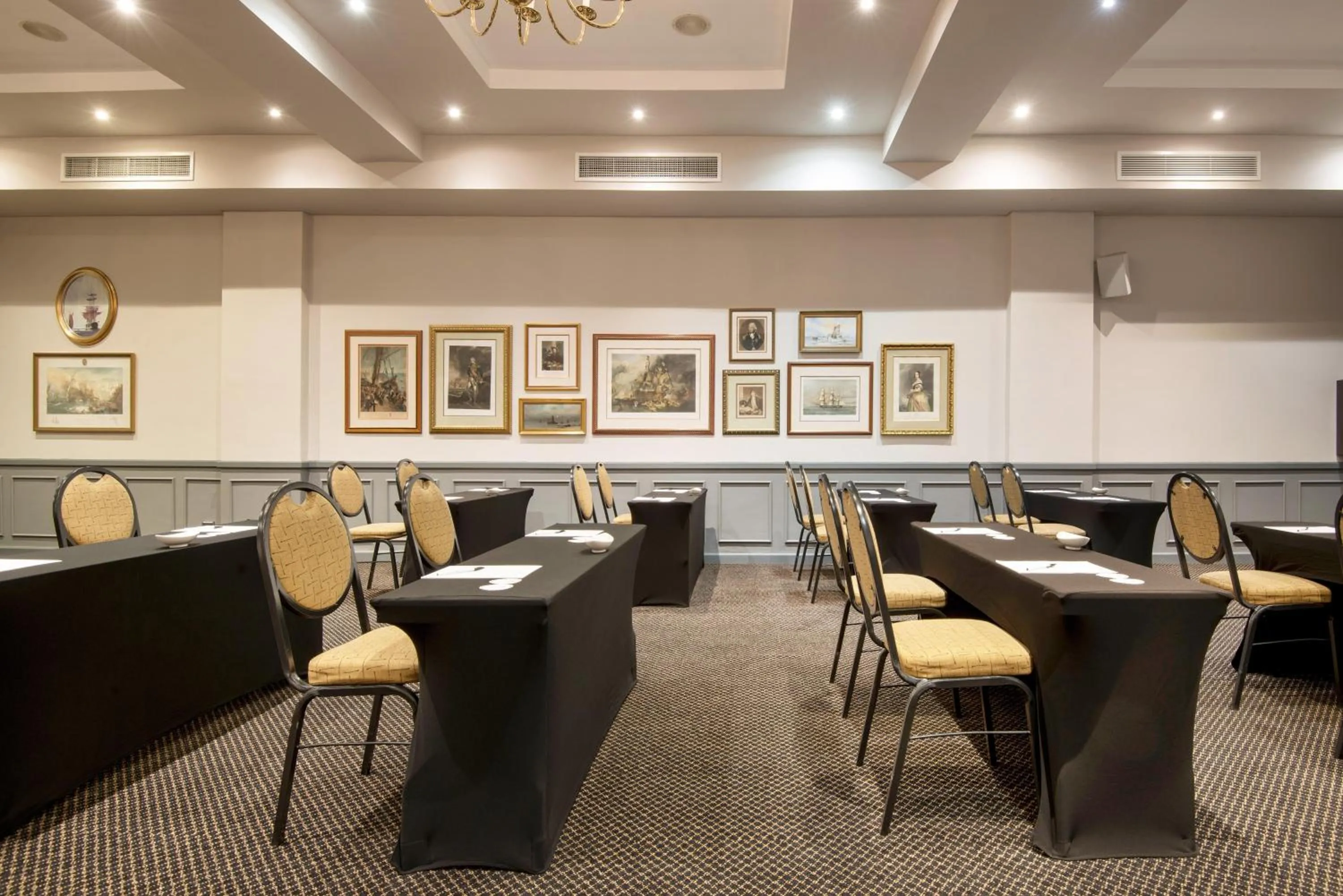 Lounge or bar in The Commodore Hotel