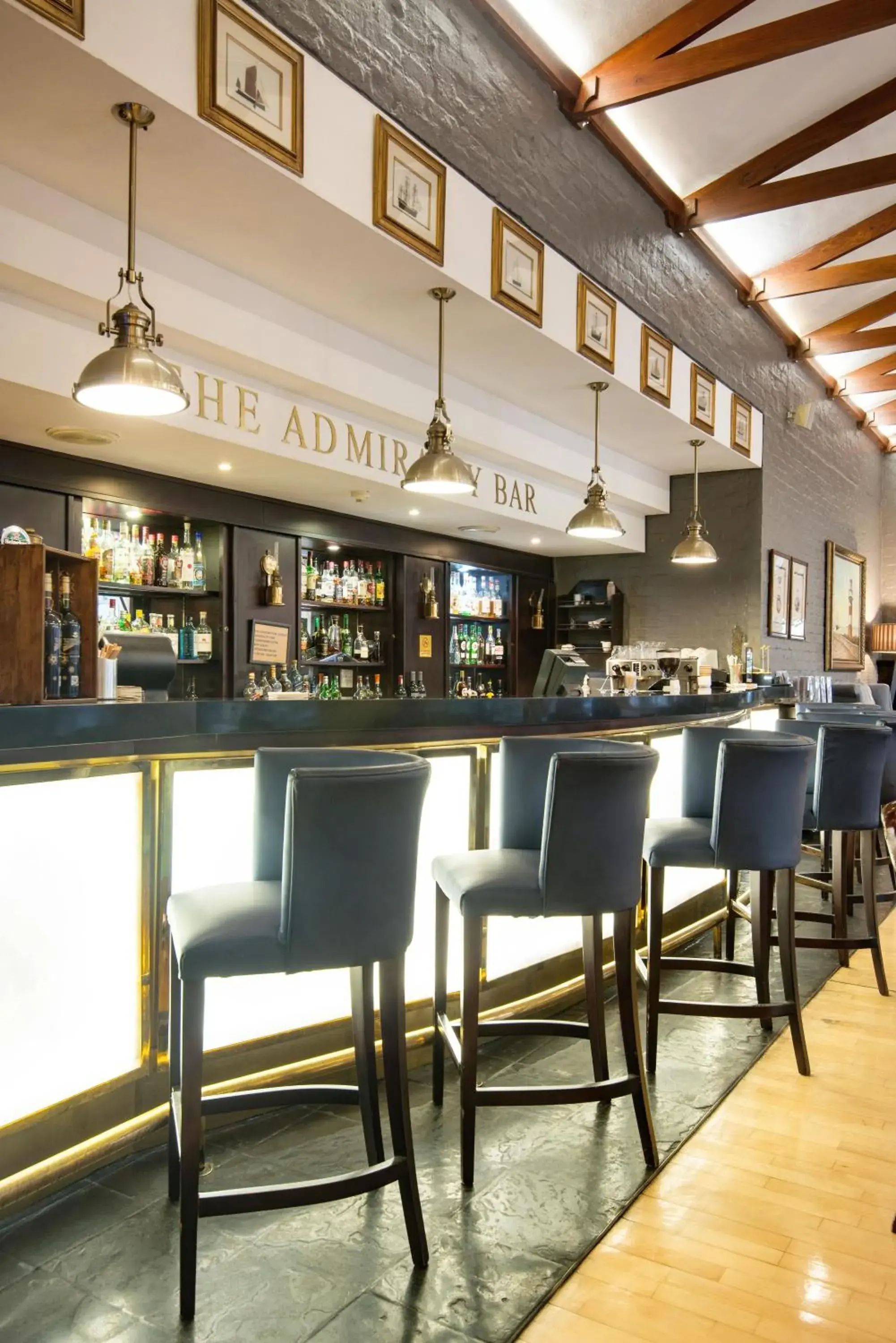 Lounge or bar in The Commodore Hotel Lounge or bar in The Commodore Hotel