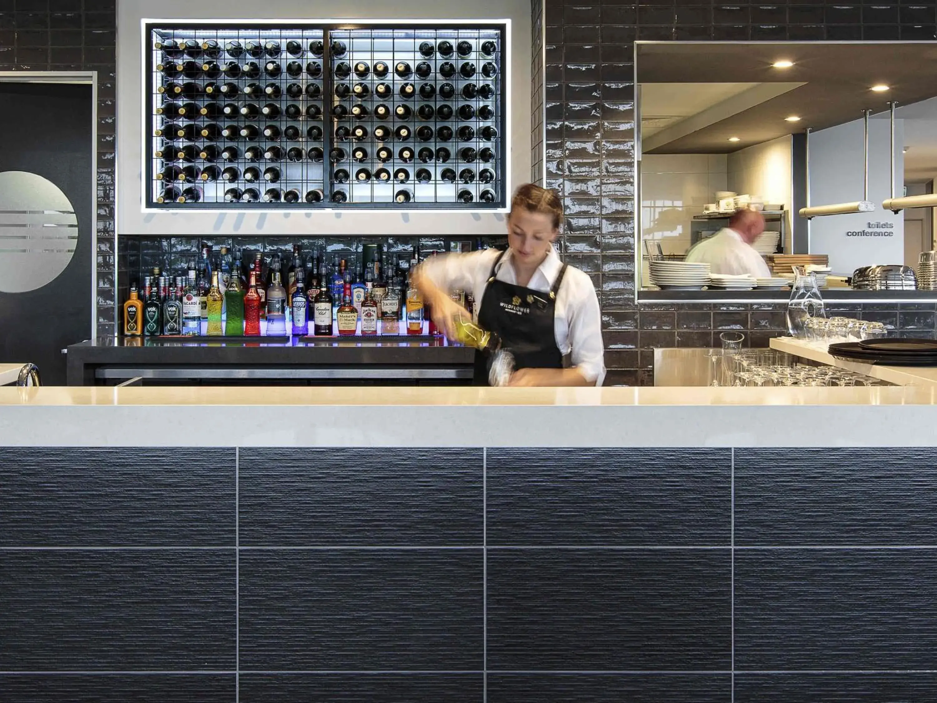 Lounge or bar in Mercure Sunshine Coast Kawana Waters Lounge or bar in Mercure Sunshine Coast Kawana Waters