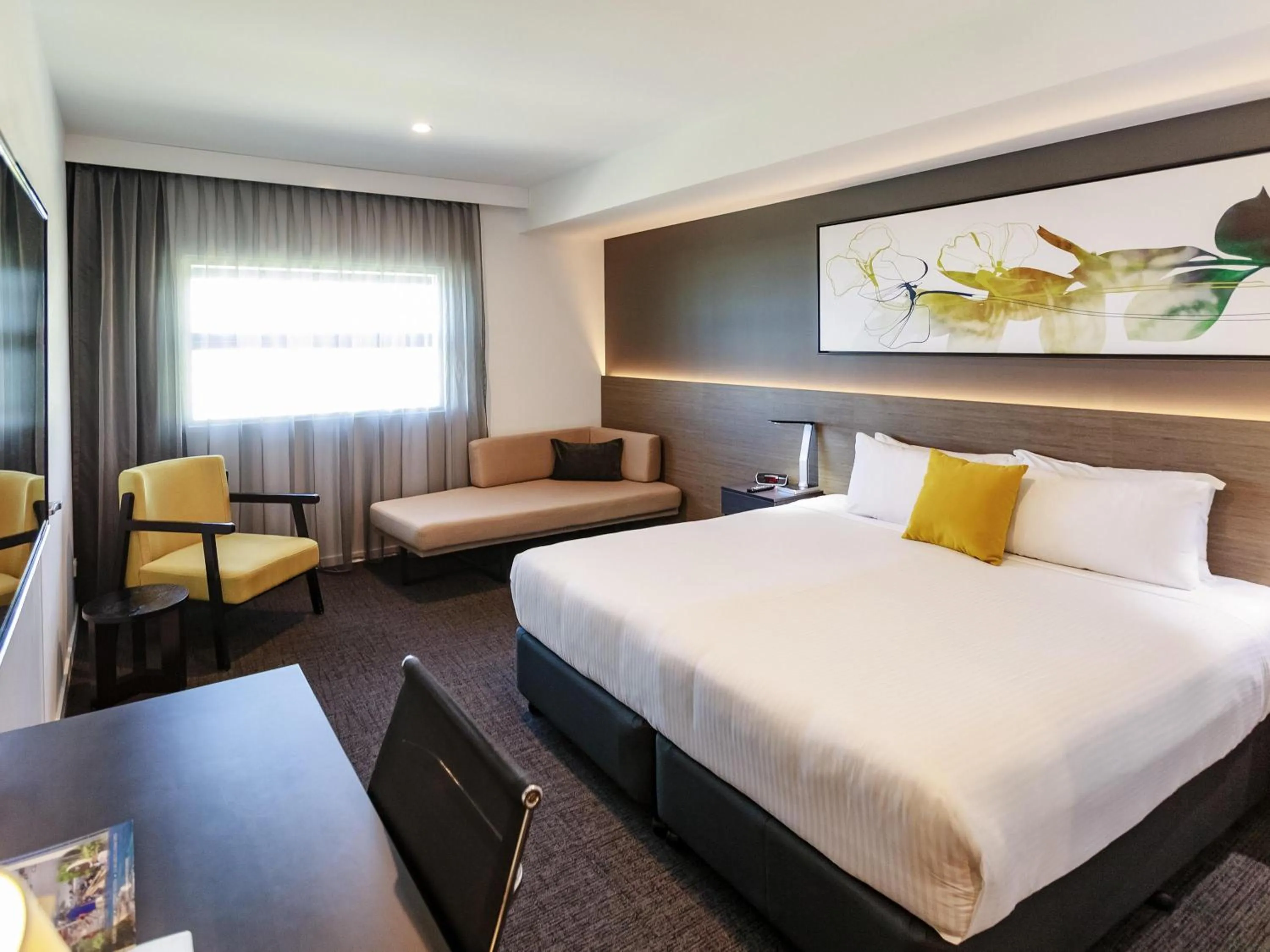 Bedroom, Bed in Mercure Sunshine Coast Kawana Waters