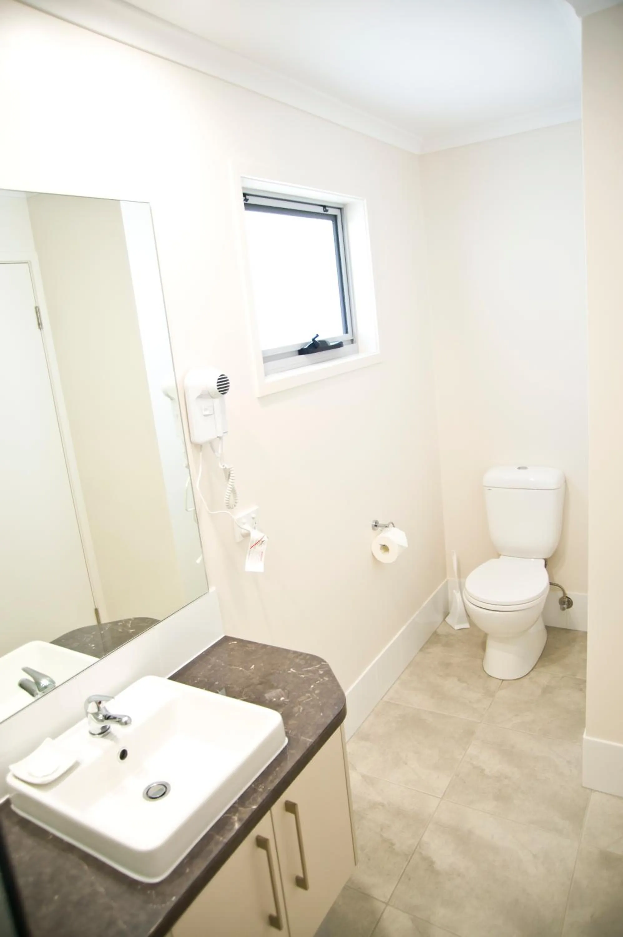 Toilet in Roma Central Motel