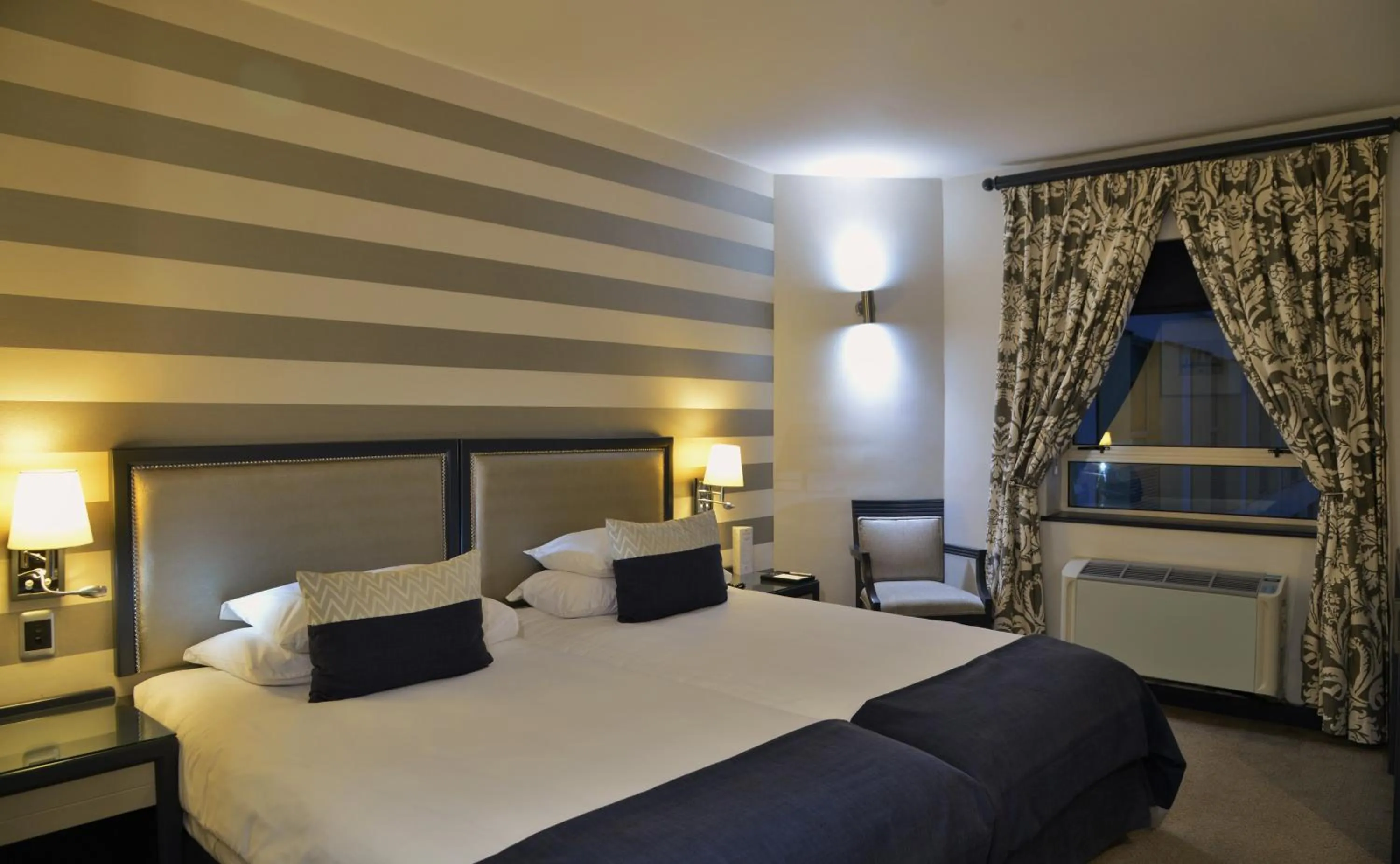 Standard Twin Room with Bath in The Portswood Hotel