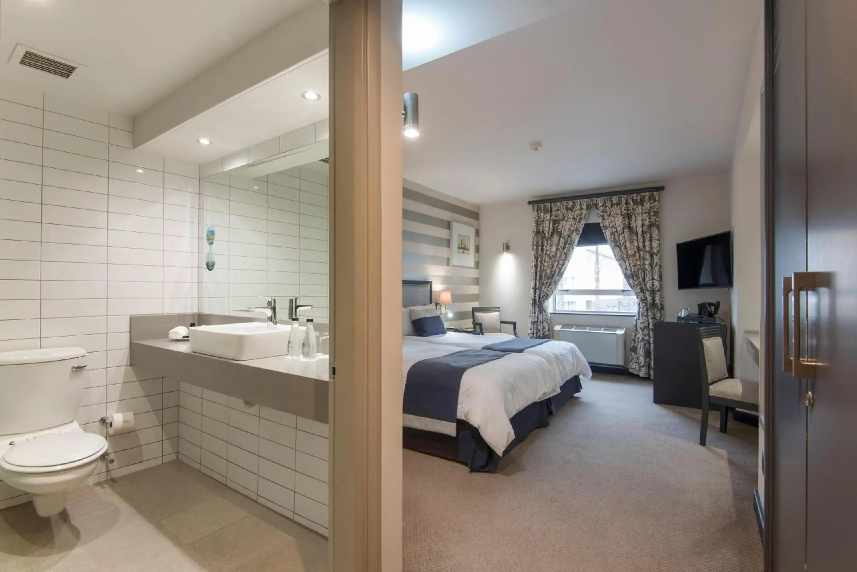 Photo of the whole room, Bed in The Portswood Hotel Photo of the whole room, Bed in The Portswood Hotel