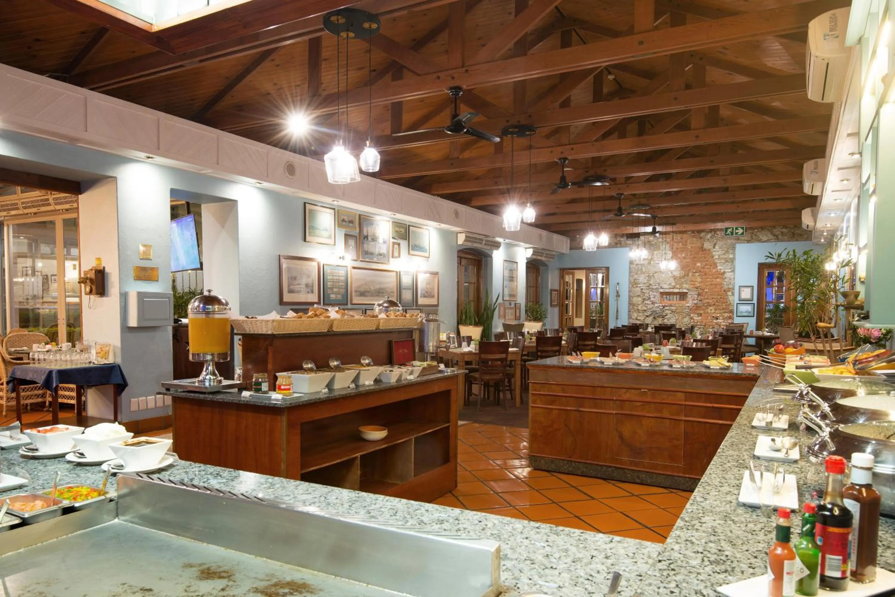 Restaurant/places to eat in The Portswood Hotel