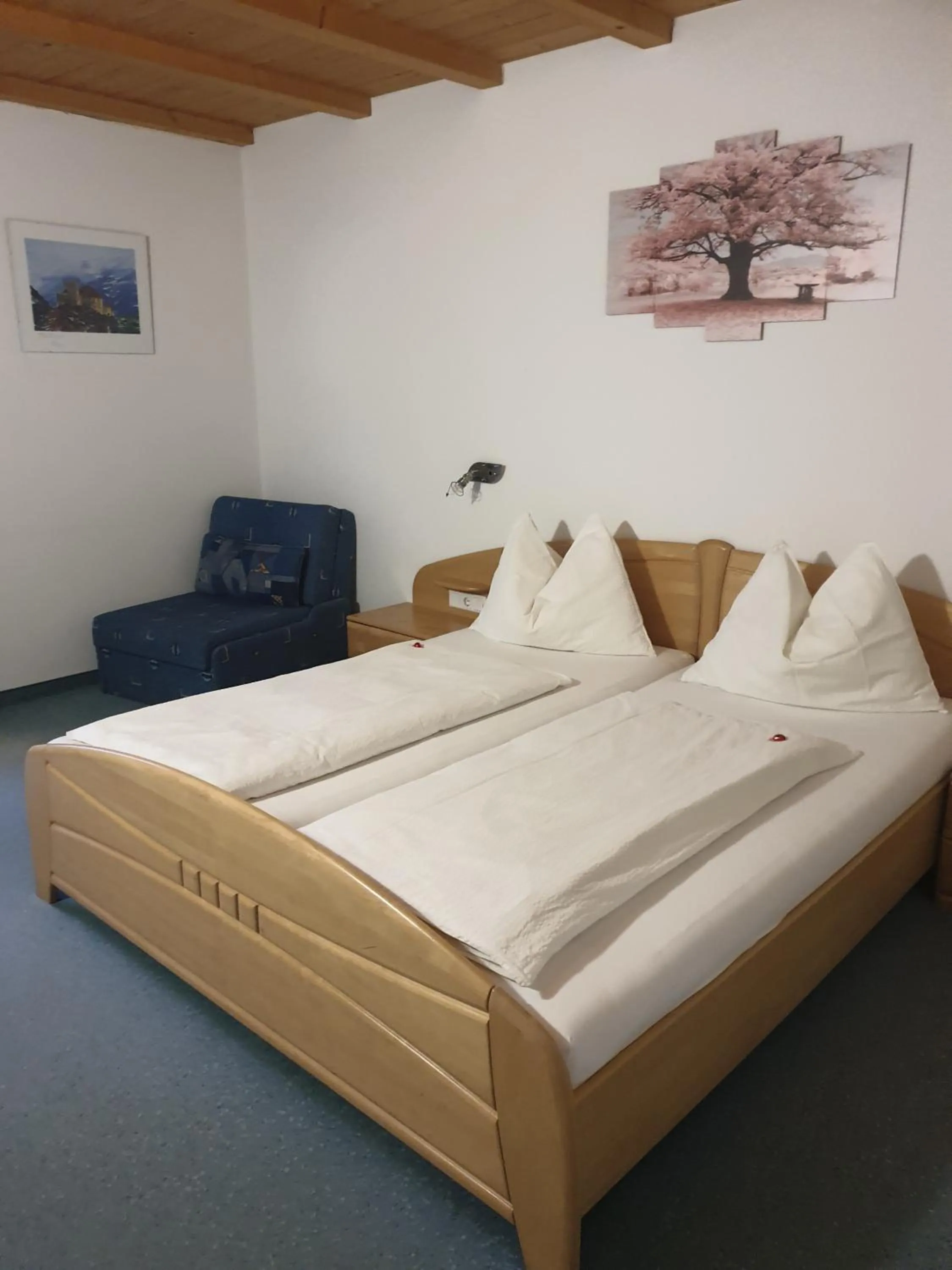 Bed in Gasthof Waldruhe