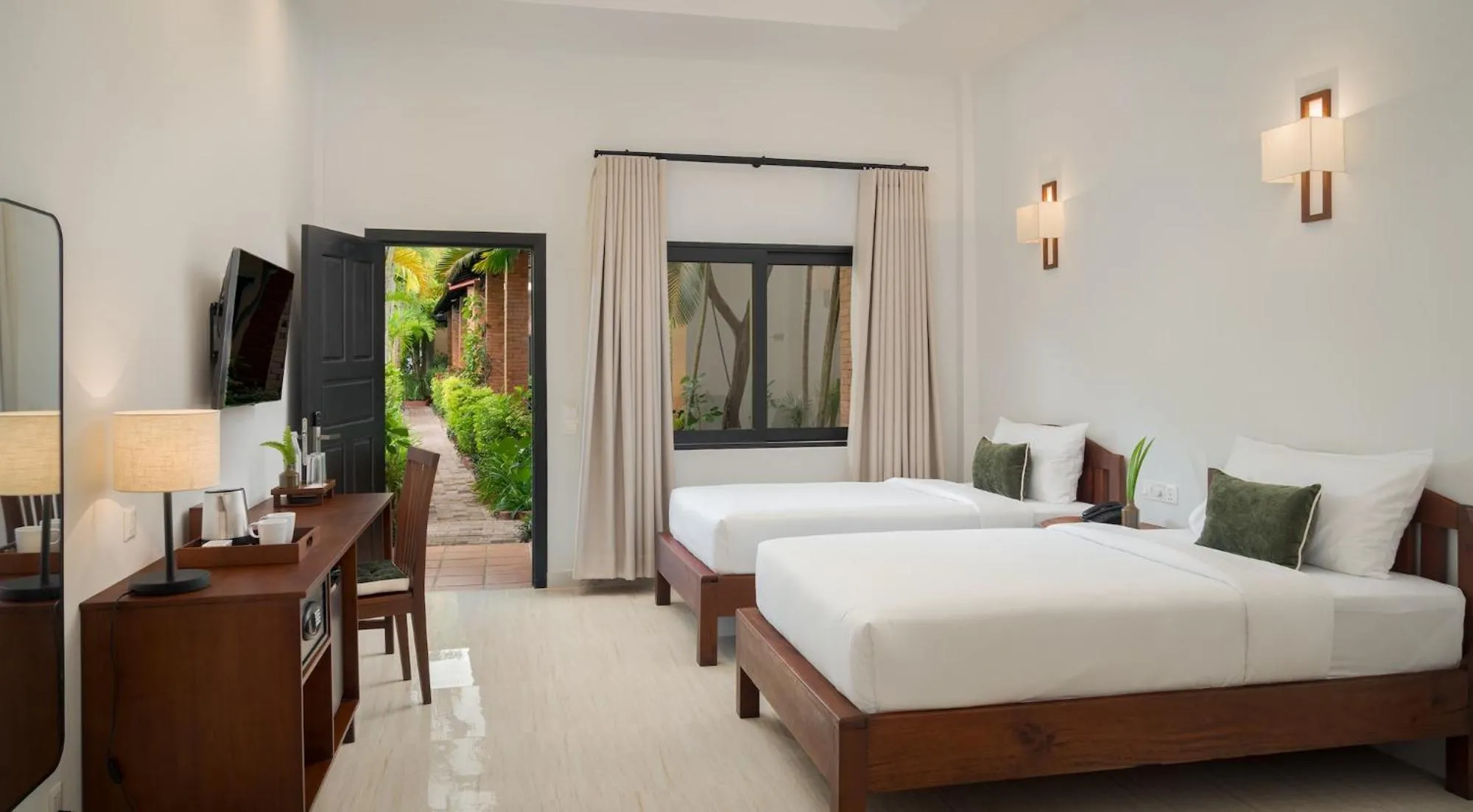 Deluxe Twin Room in Green Morodoc Garden Hotel