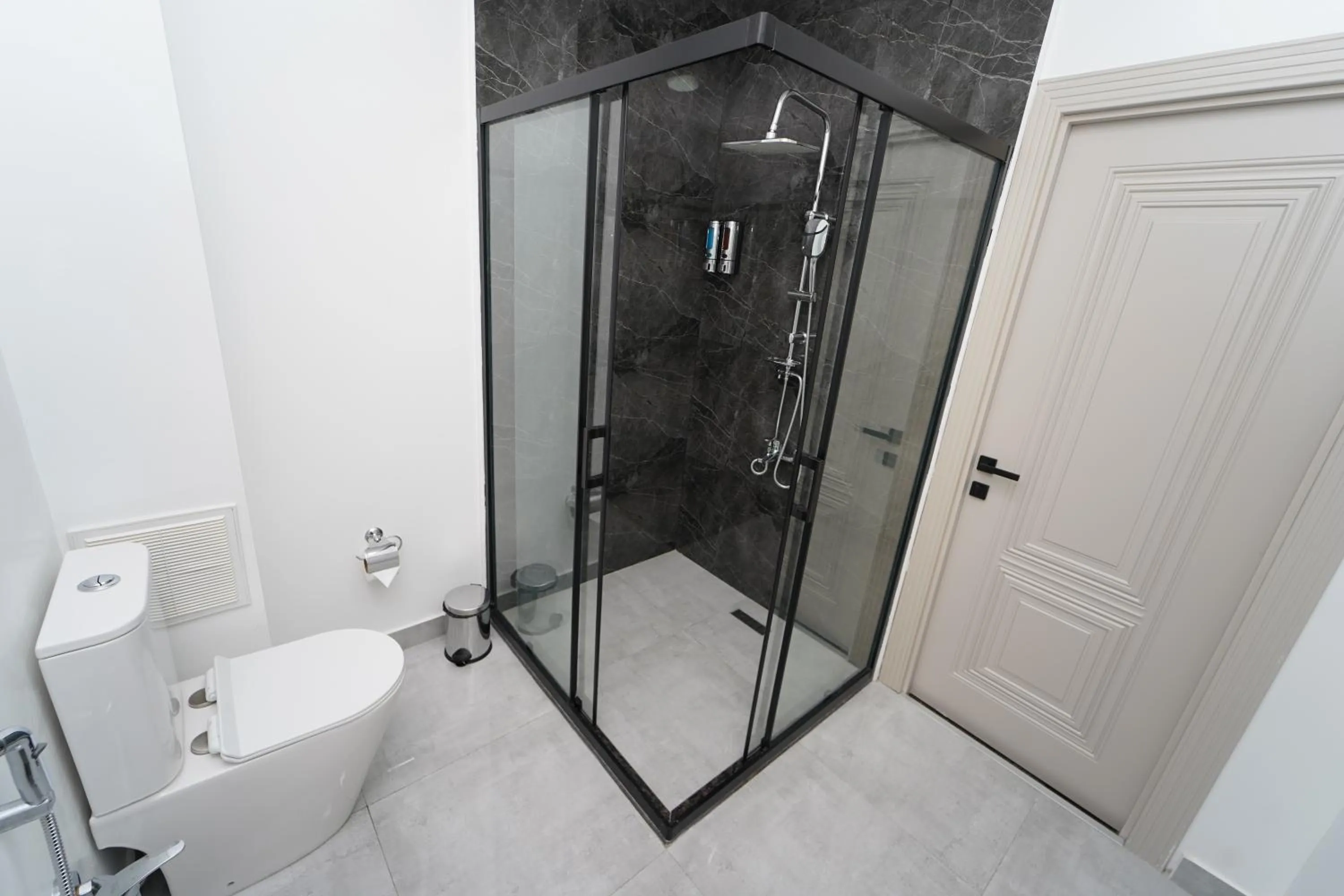 Shower in Marison Hotel Baku