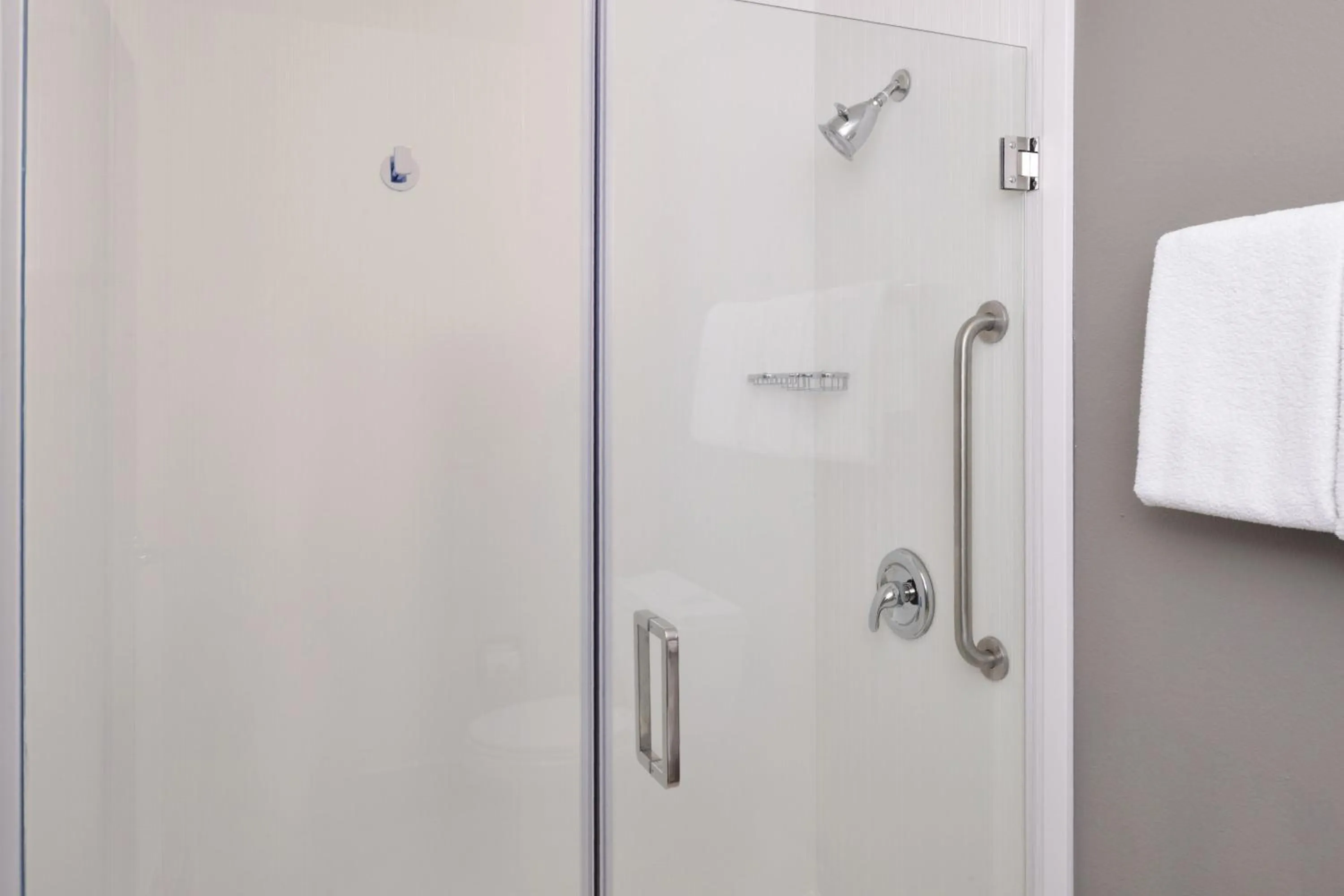 Bathroom in Courtyard by Marriott Columbus Grove City