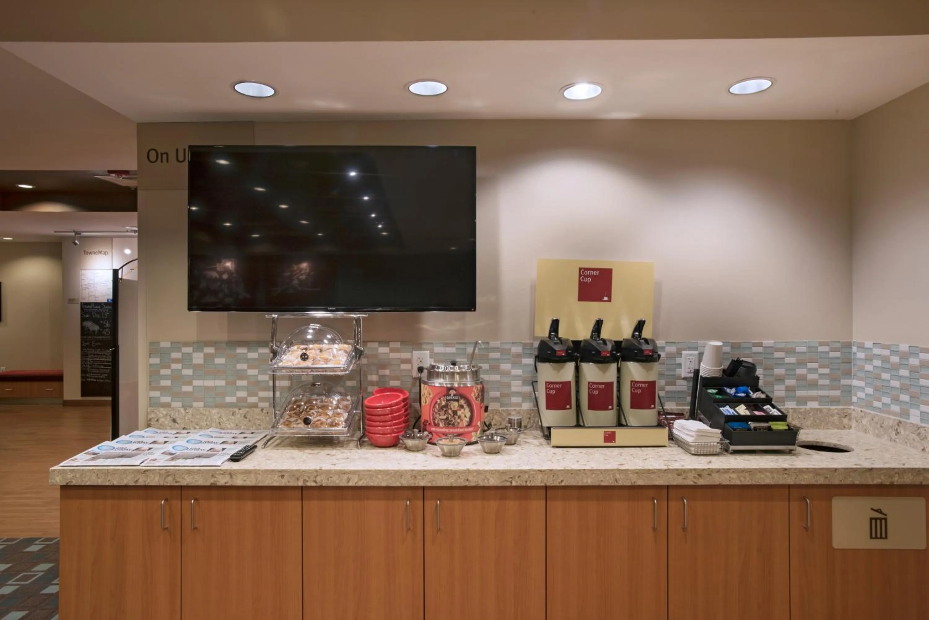 Breakfast in TownePlace Suites by Marriott Des Moines West/Jordan Creek