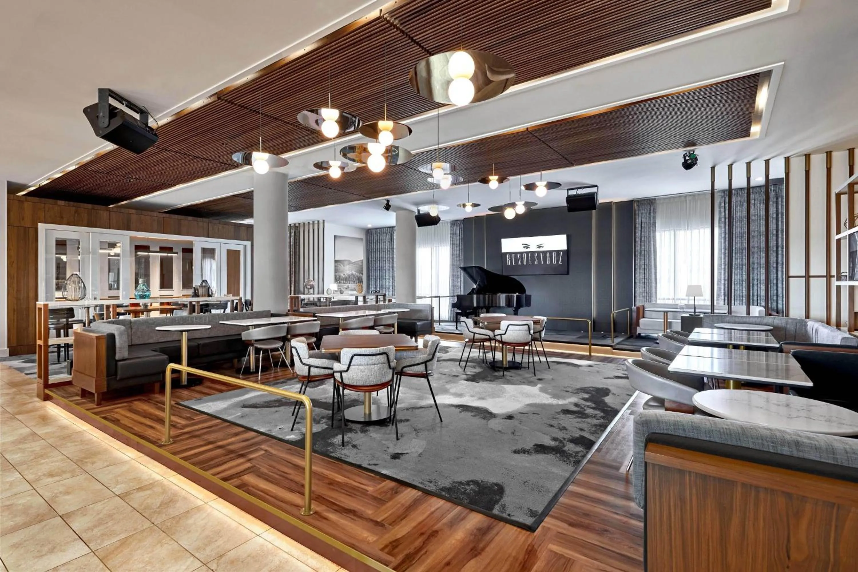 Restaurant/places to eat in Courtyard by Marriott Calgary South