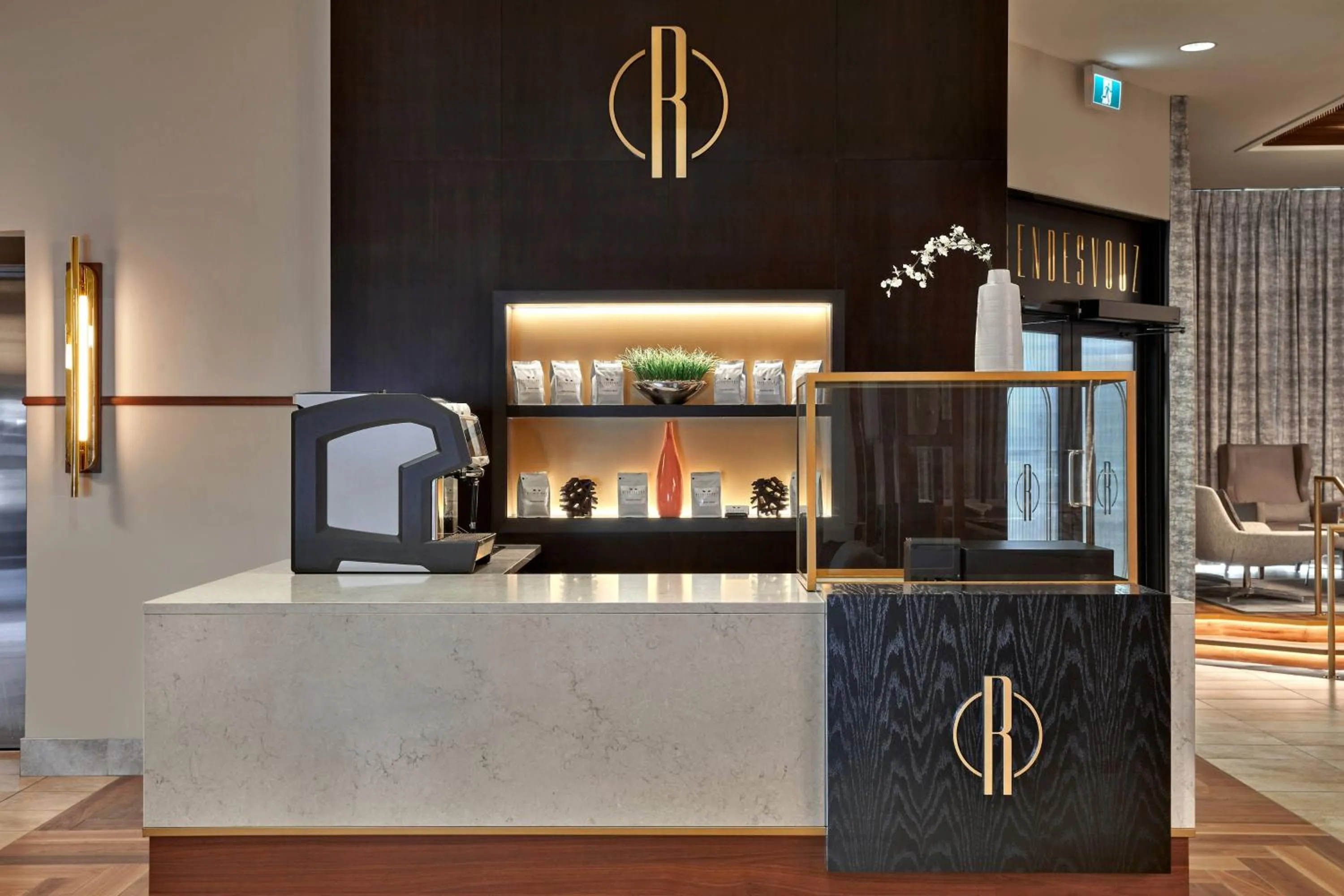 Lounge or bar in Courtyard by Marriott Calgary South