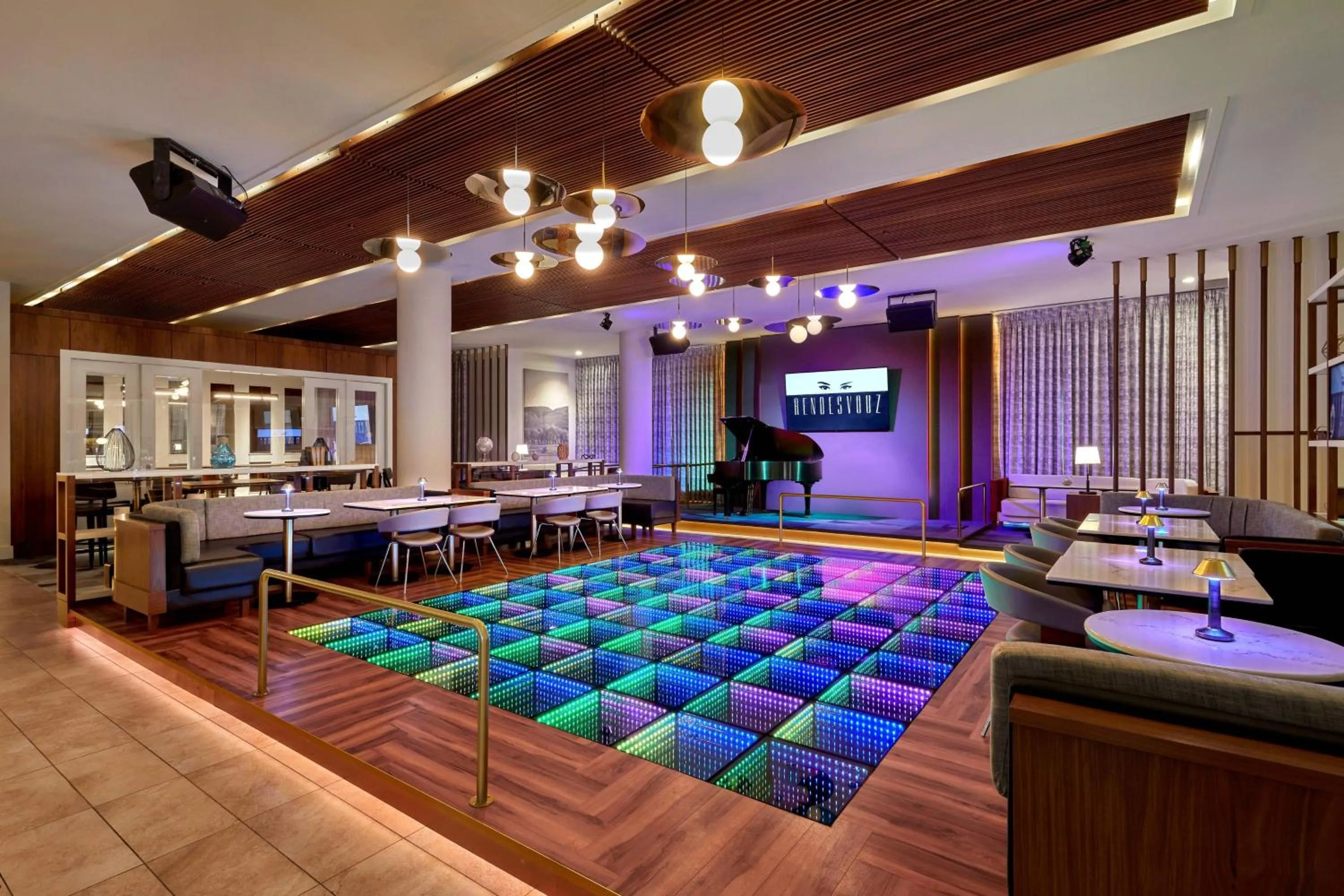 Restaurant/places to eat in Courtyard by Marriott Calgary South