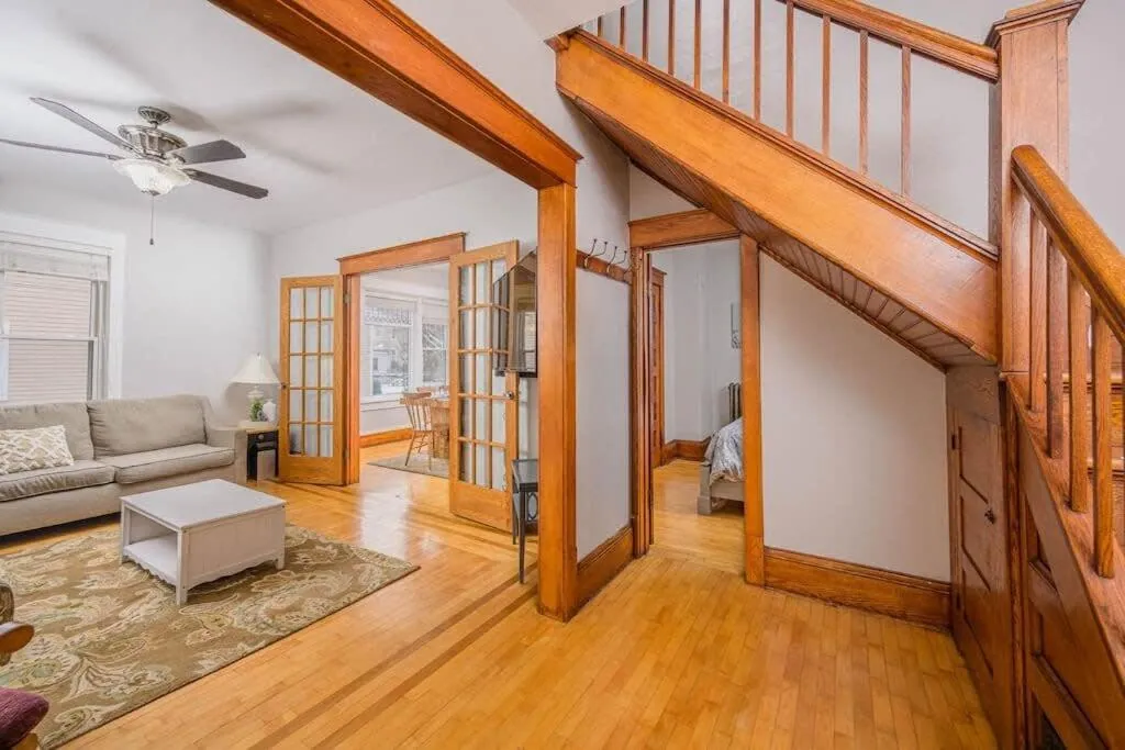 Spacious Downtown Character Home - 4 bedroom 3 bath Lawrence University College Ave