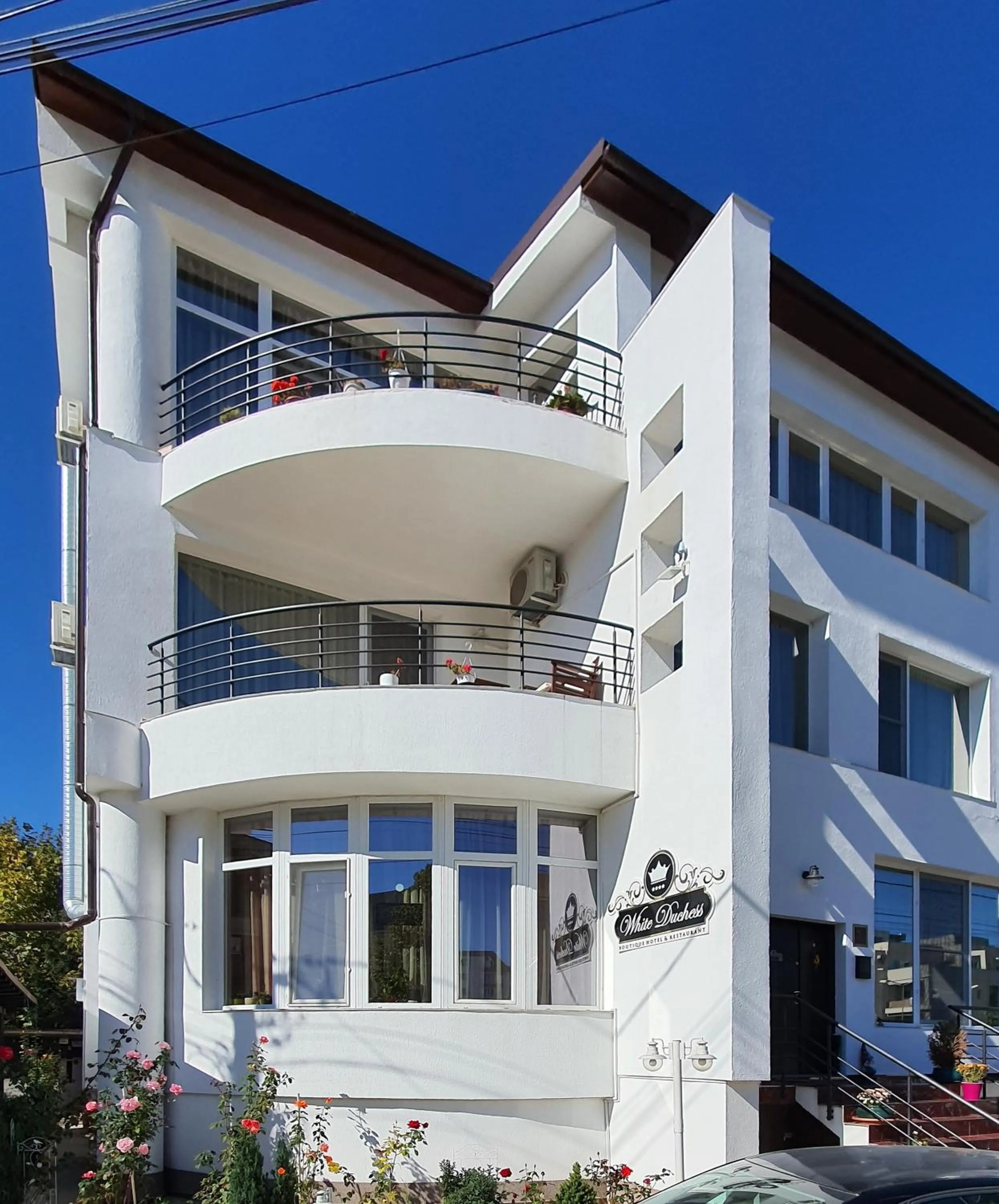 Boutique Vila White Duchess