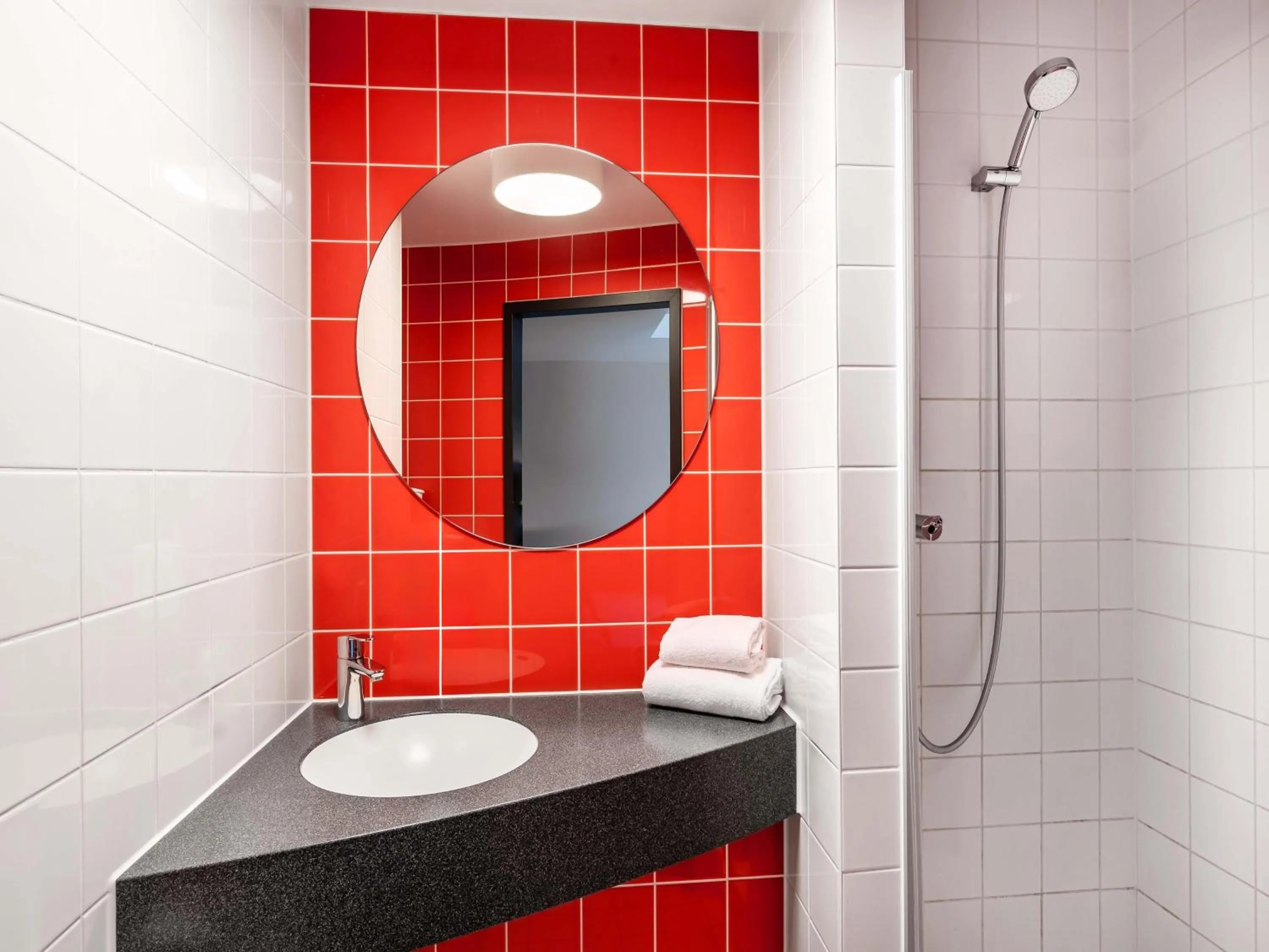 Shower in B&B Hotel Weil am Rhein/Basel