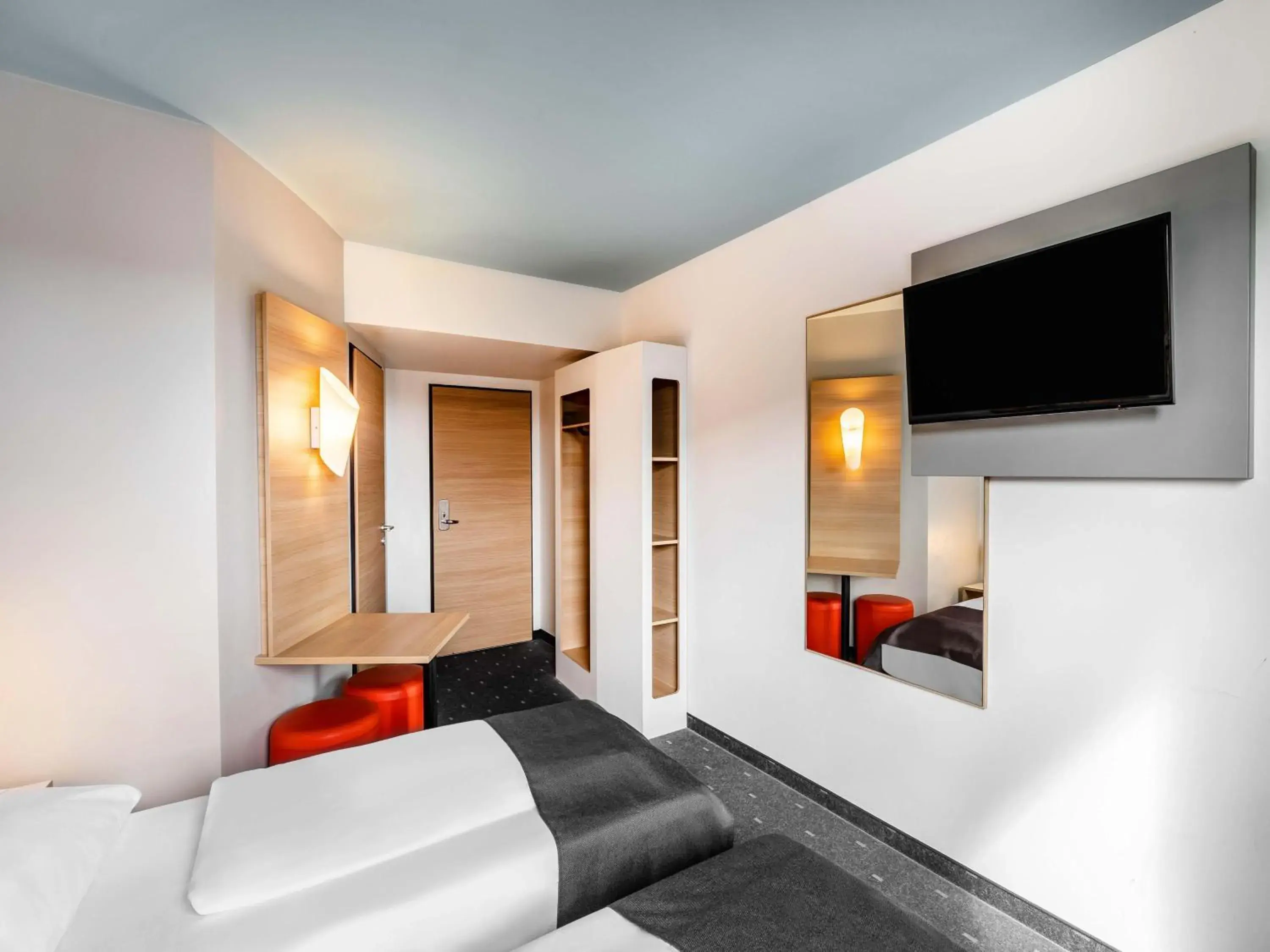 Double Twin Room (Two Single Beds) in B&B Hotel Weil am Rhein/Basel Double Twin Room (Two Single Beds) in B&B Hotel Weil am Rhein/Basel