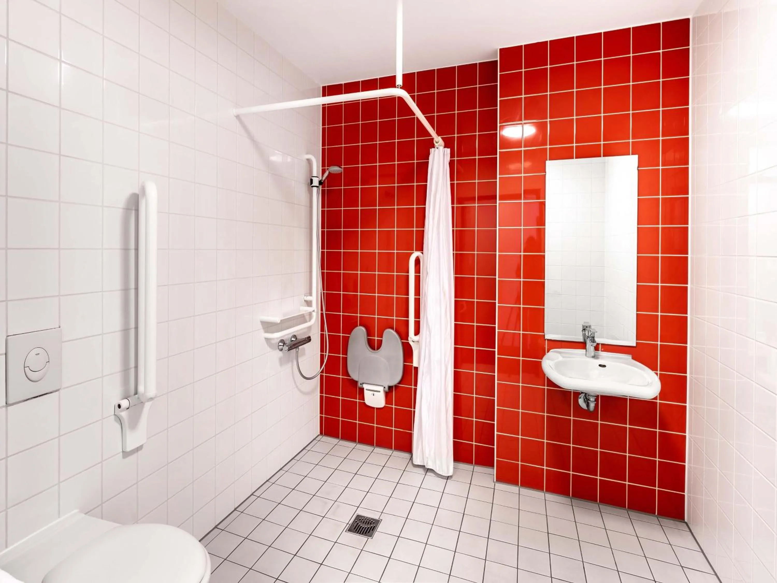 Shower in B&B Hotel Weil am Rhein/Basel