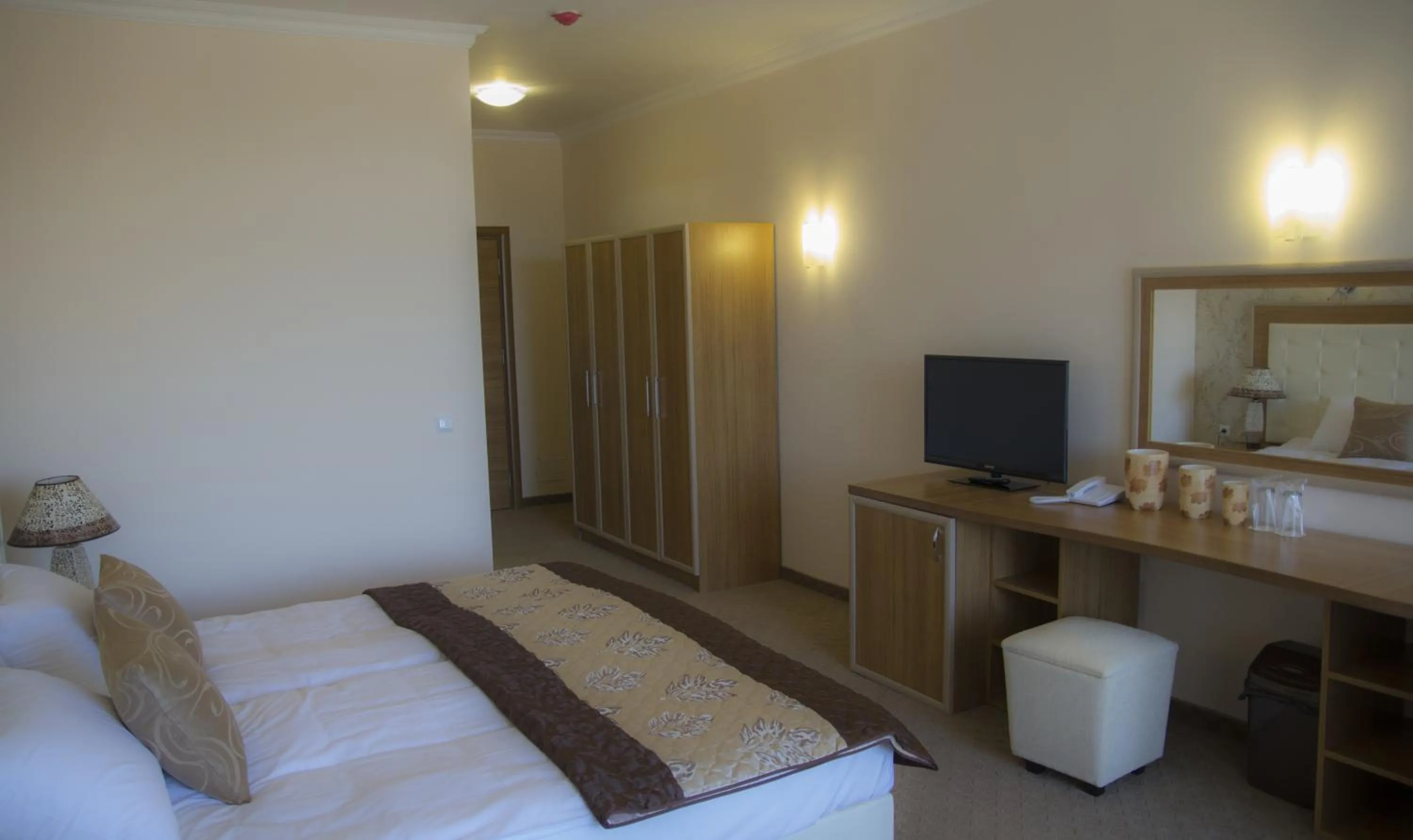 Bedroom, Bed in Hotel Paradise