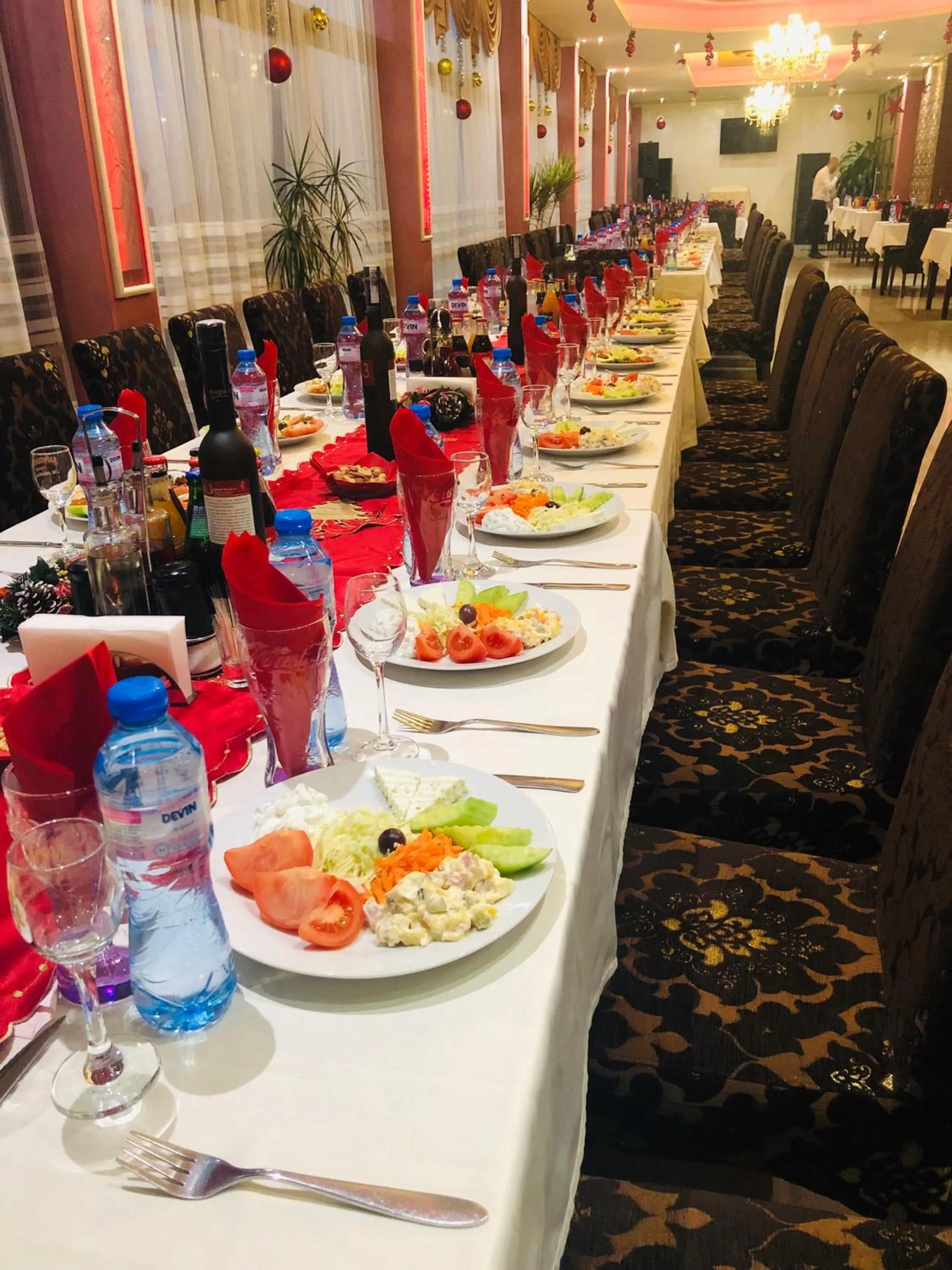 Restaurant/places to eat in Hotel Paradise
