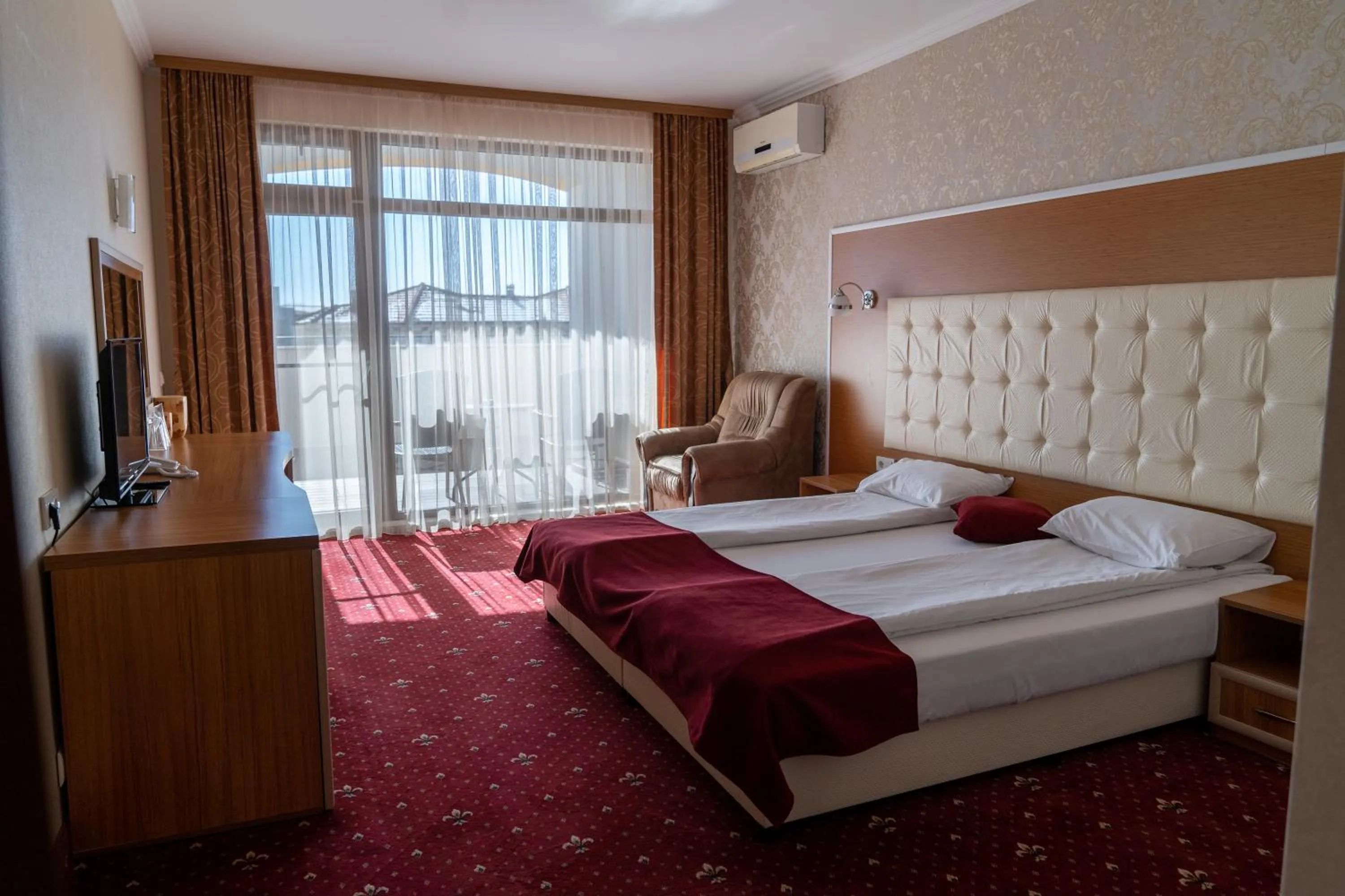 Photo of the whole room, Bed in Hotel Paradise