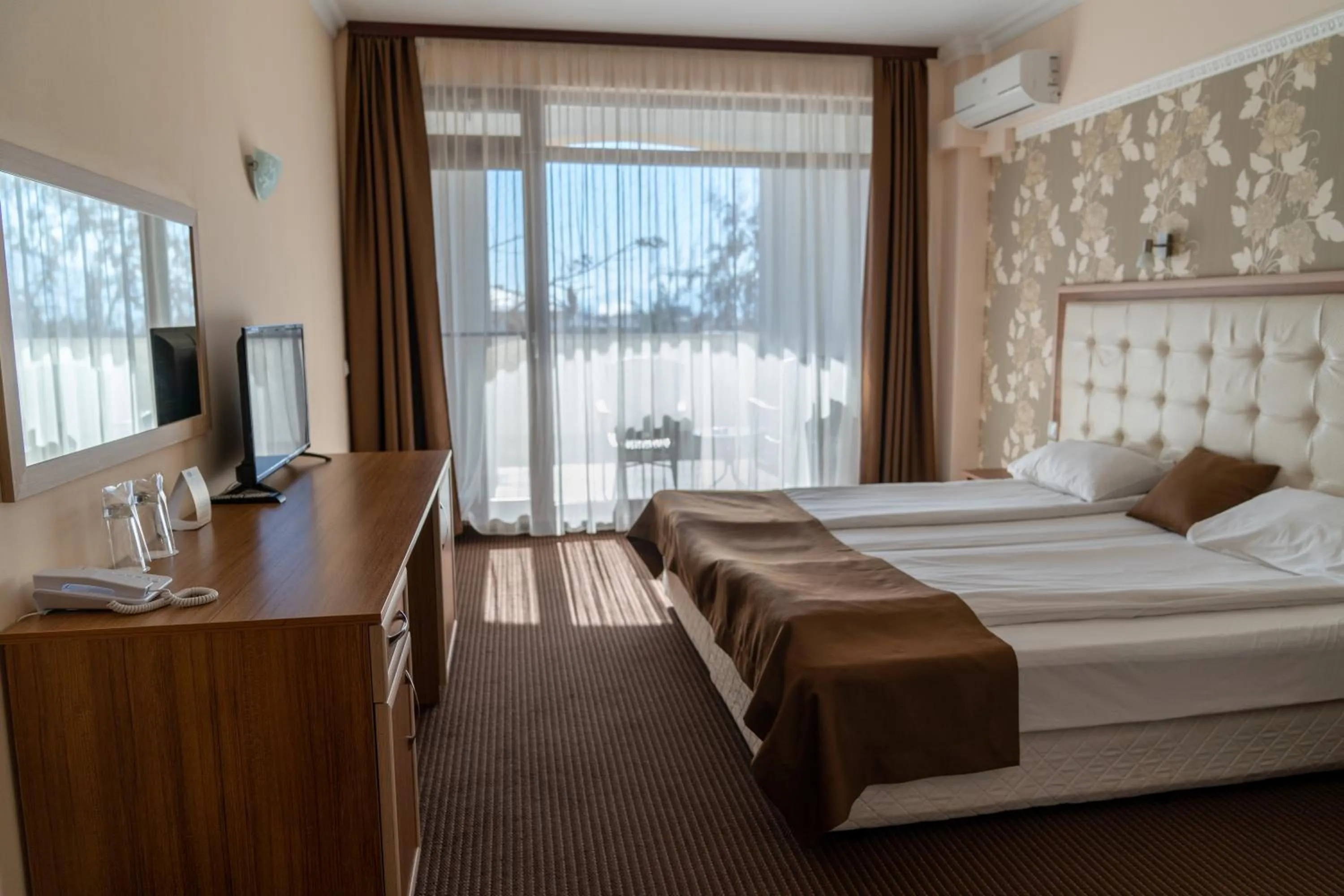 Photo of the whole room, Bed in Hotel Paradise