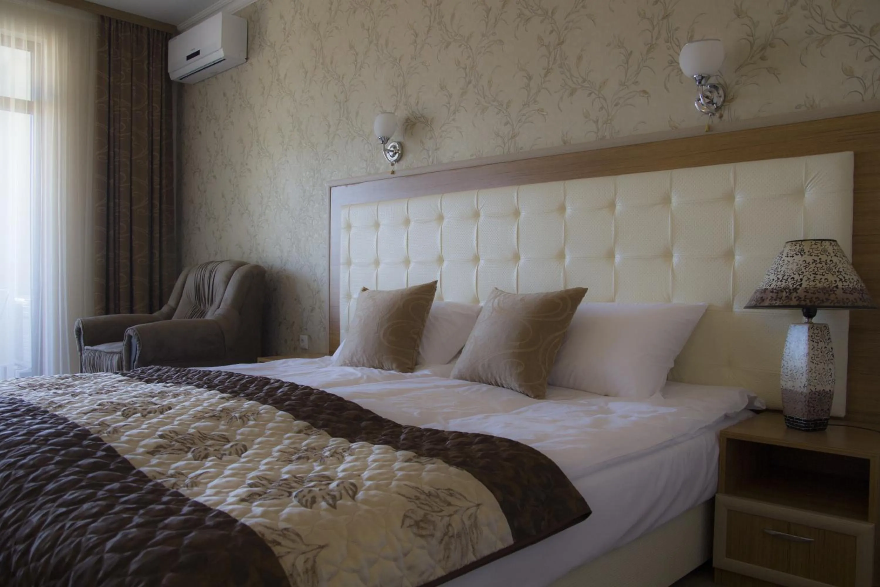 Bedroom, Bed in Hotel Paradise