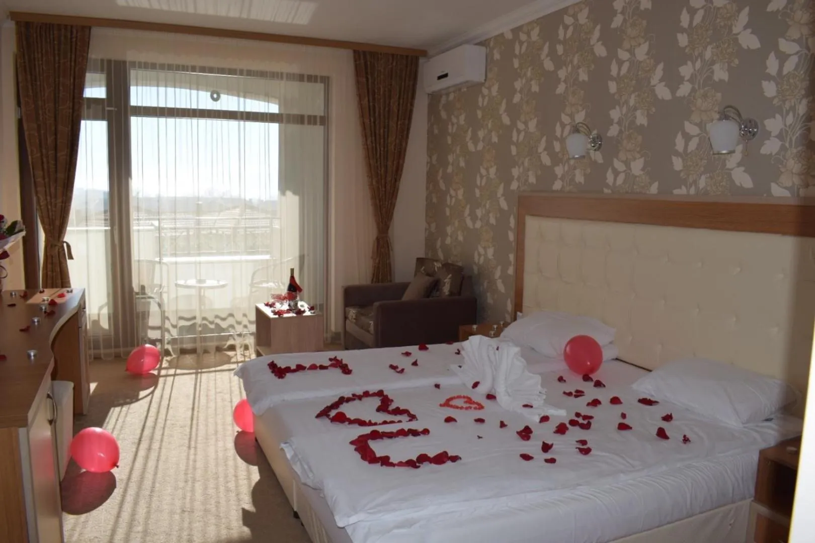 Photo of the whole room, Bed in Hotel Paradise