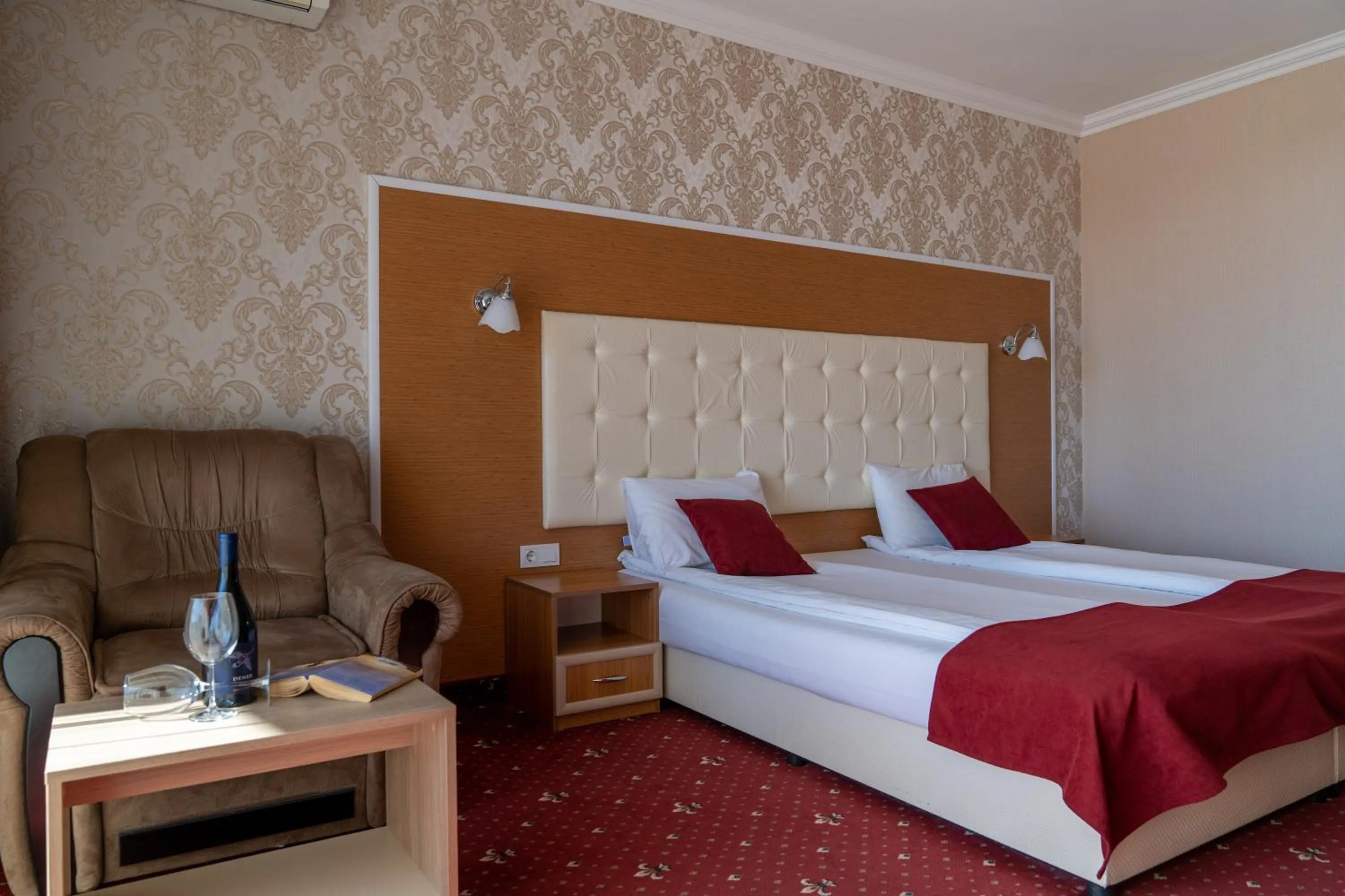 Photo of the whole room, Bed in Hotel Paradise