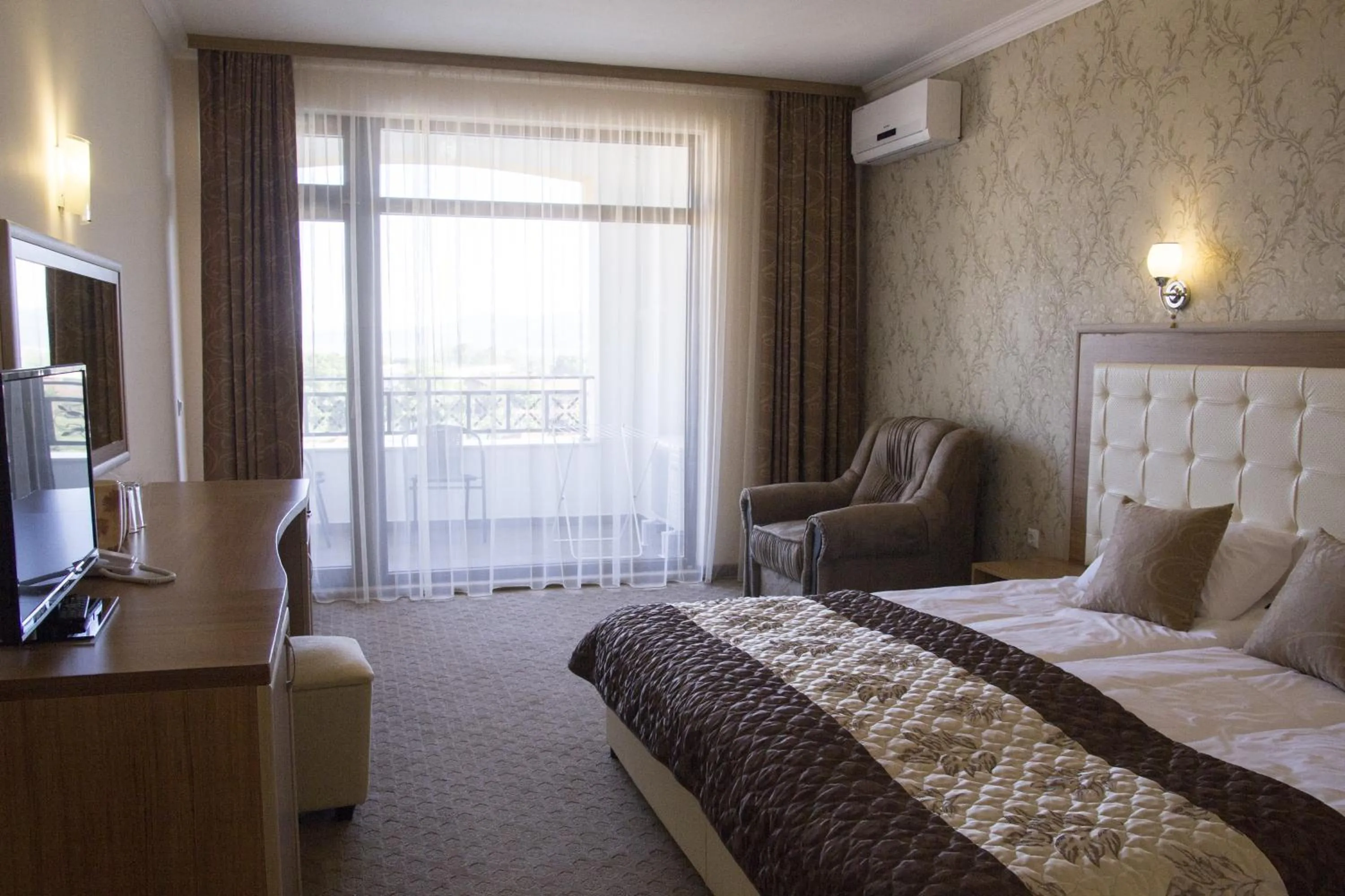 Bedroom, Bed in Hotel Paradise