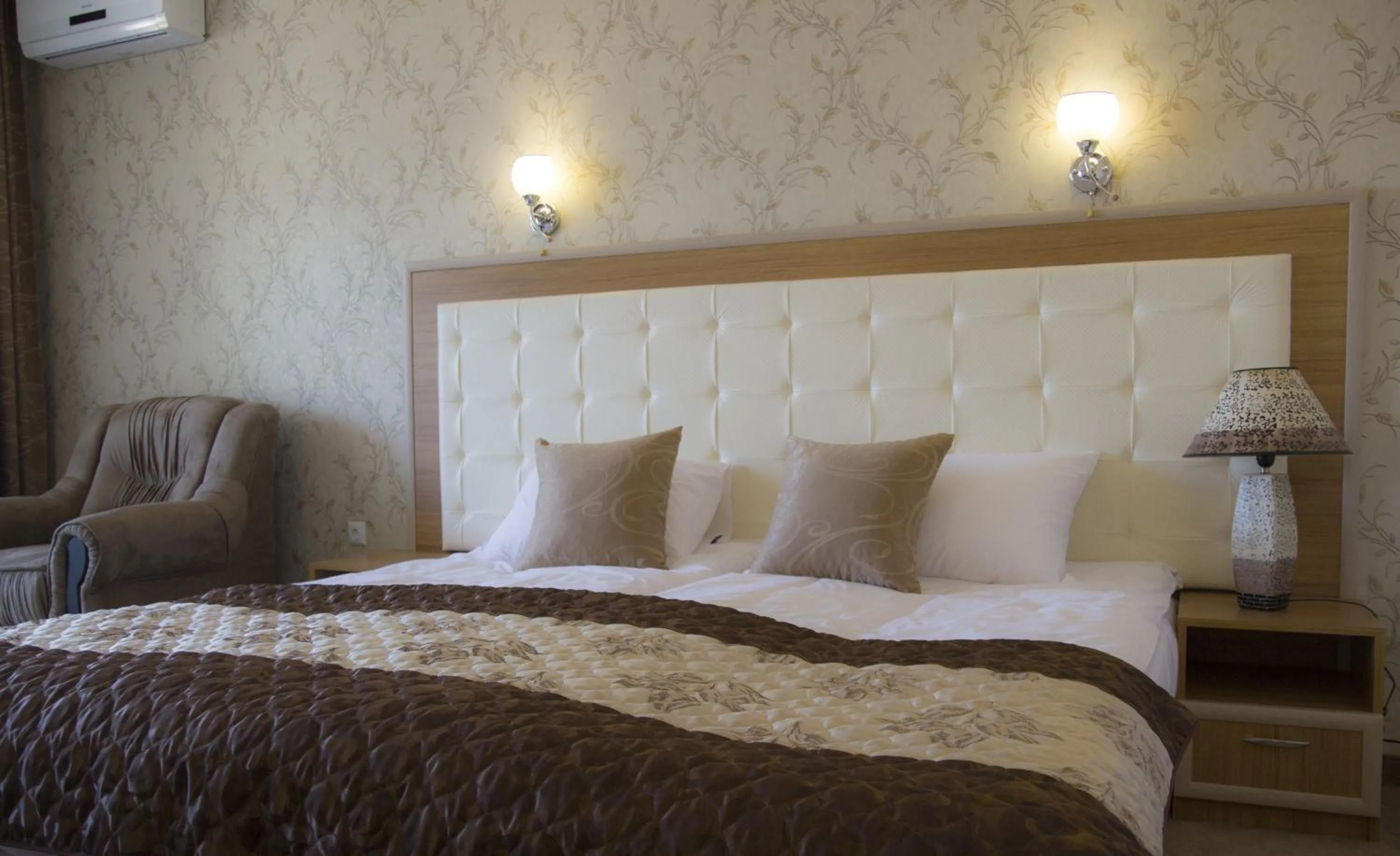 Bedroom, Bed in Hotel Paradise