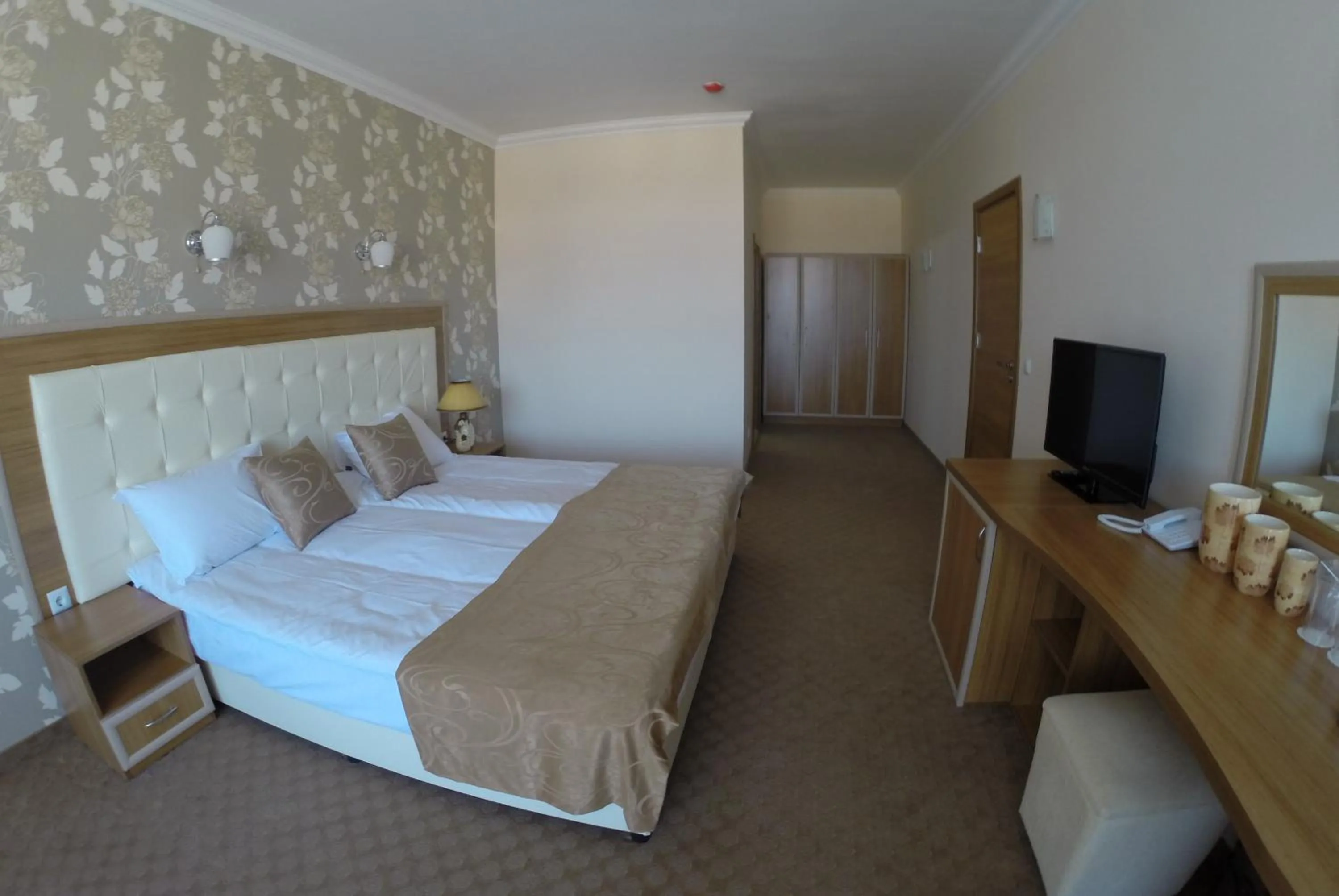 Bedroom, Bed in Hotel Paradise
