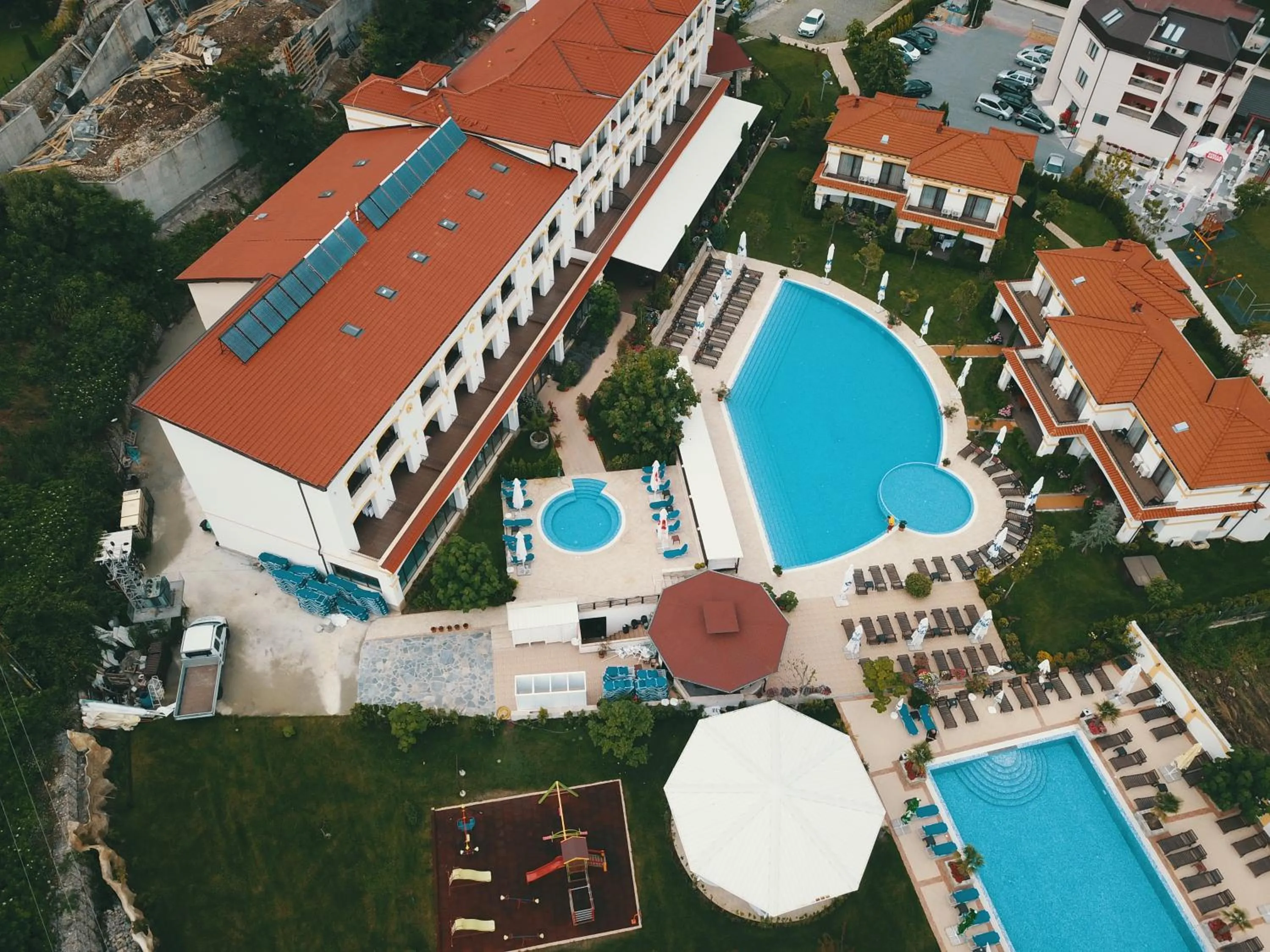 Property building in Hotel Paradise