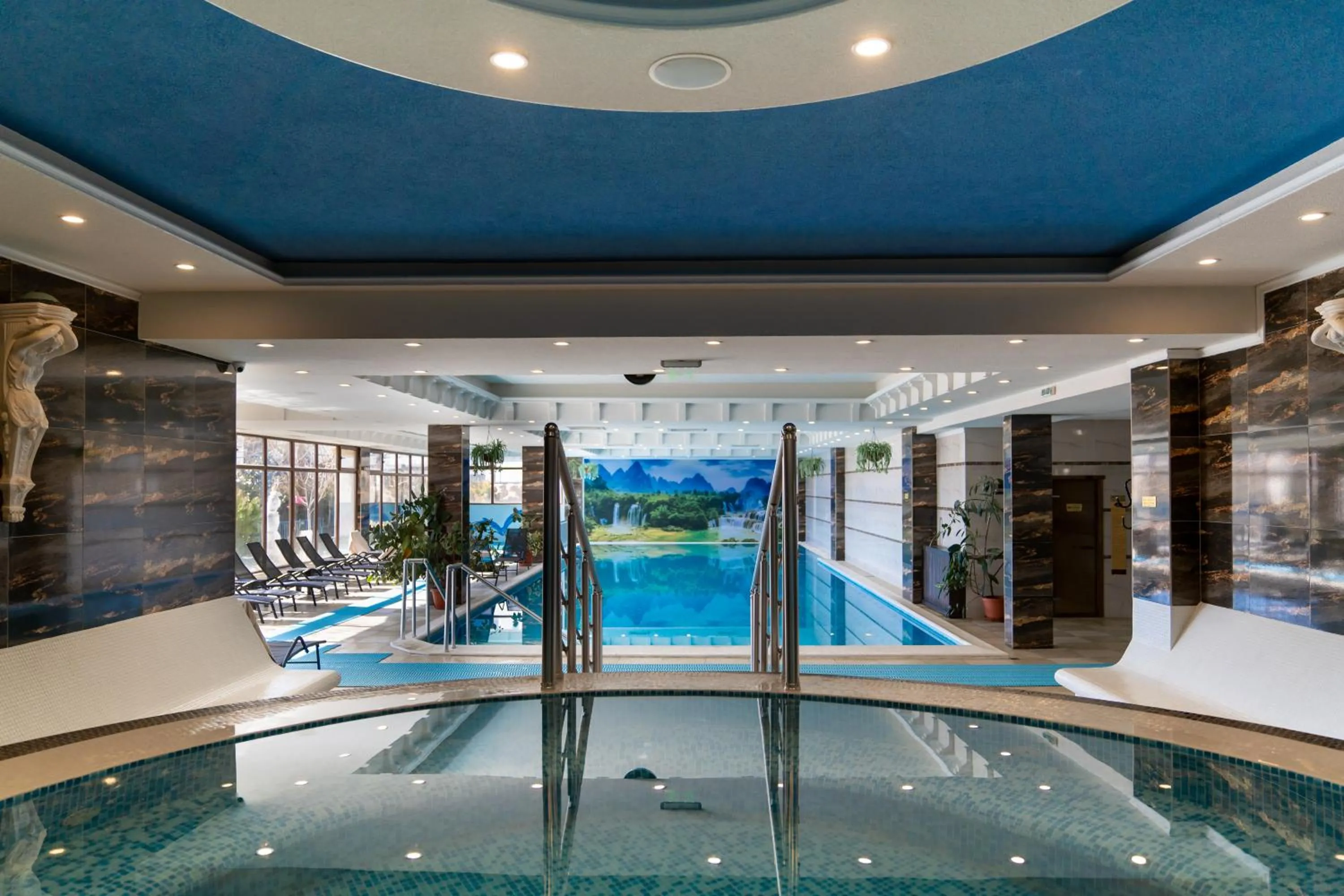 Swimming pool in Hotel Paradise