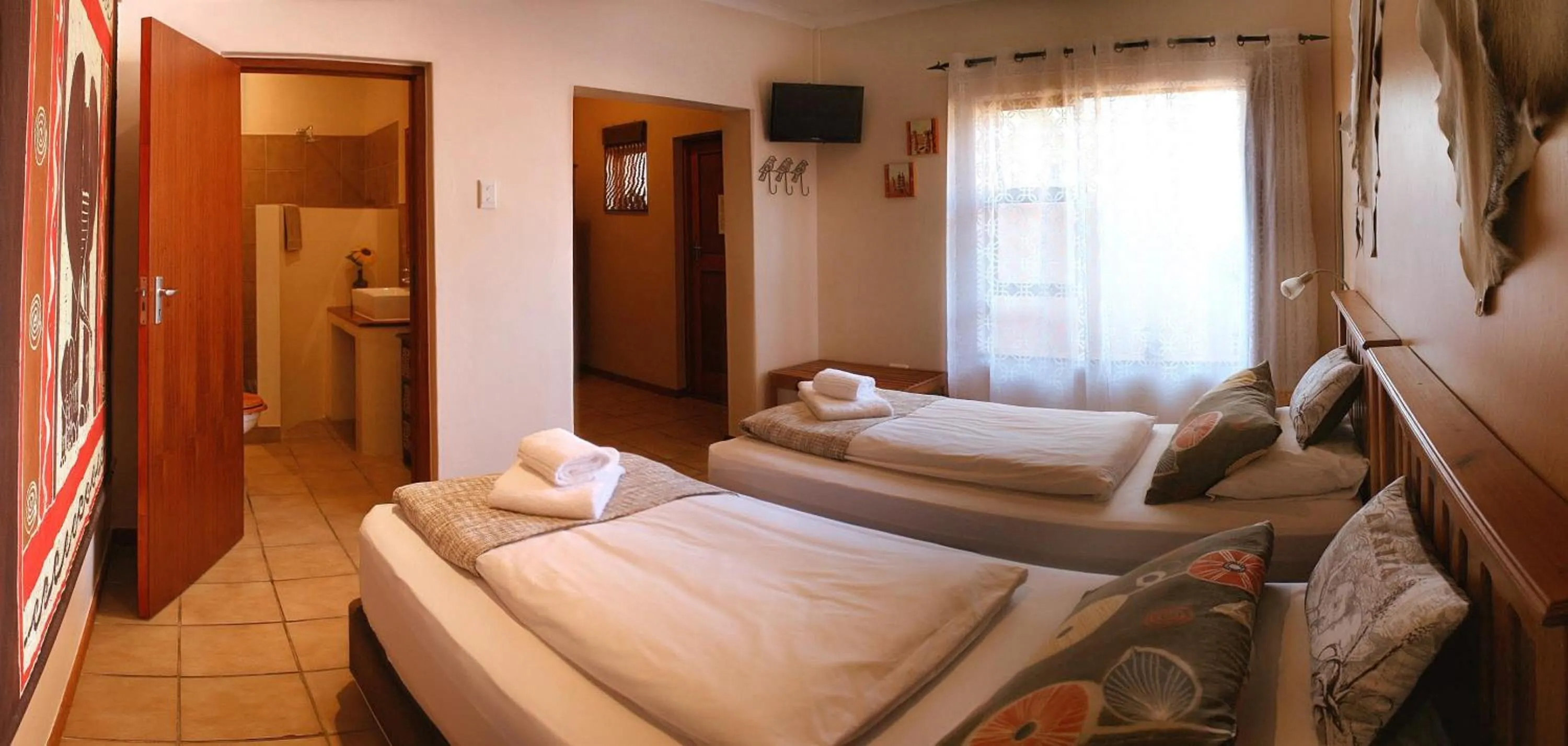 TV and multimedia, Bed in Avenues Guesthouse