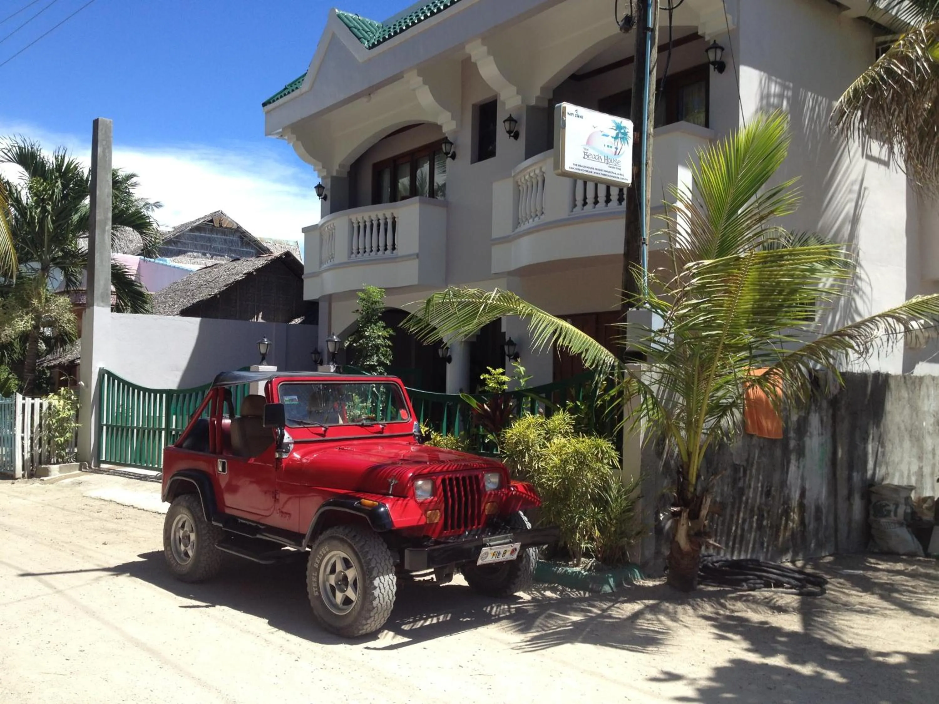 Facade/entrance in The Beach House Carabao Island