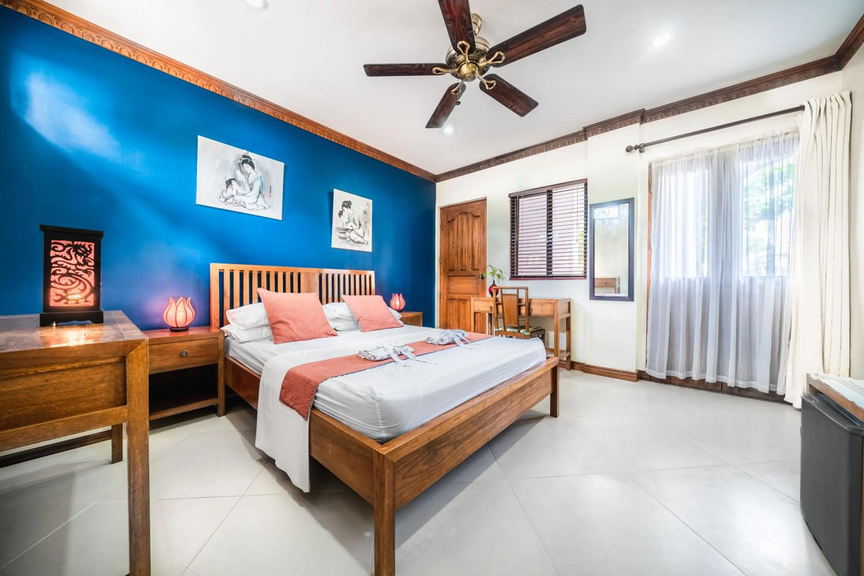 Bed in The Beach House Carabao Island