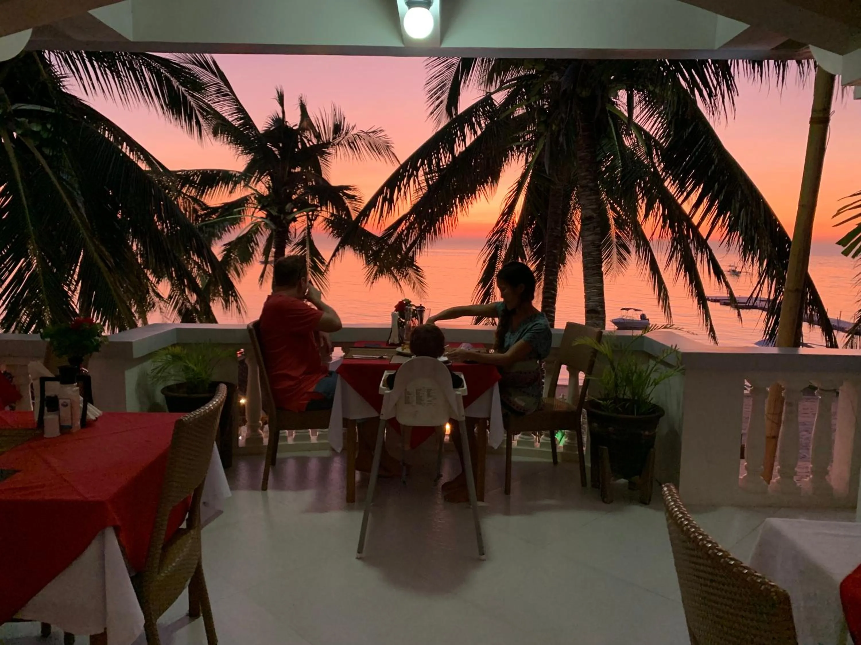 Restaurant/places to eat in The Beach House Carabao Island