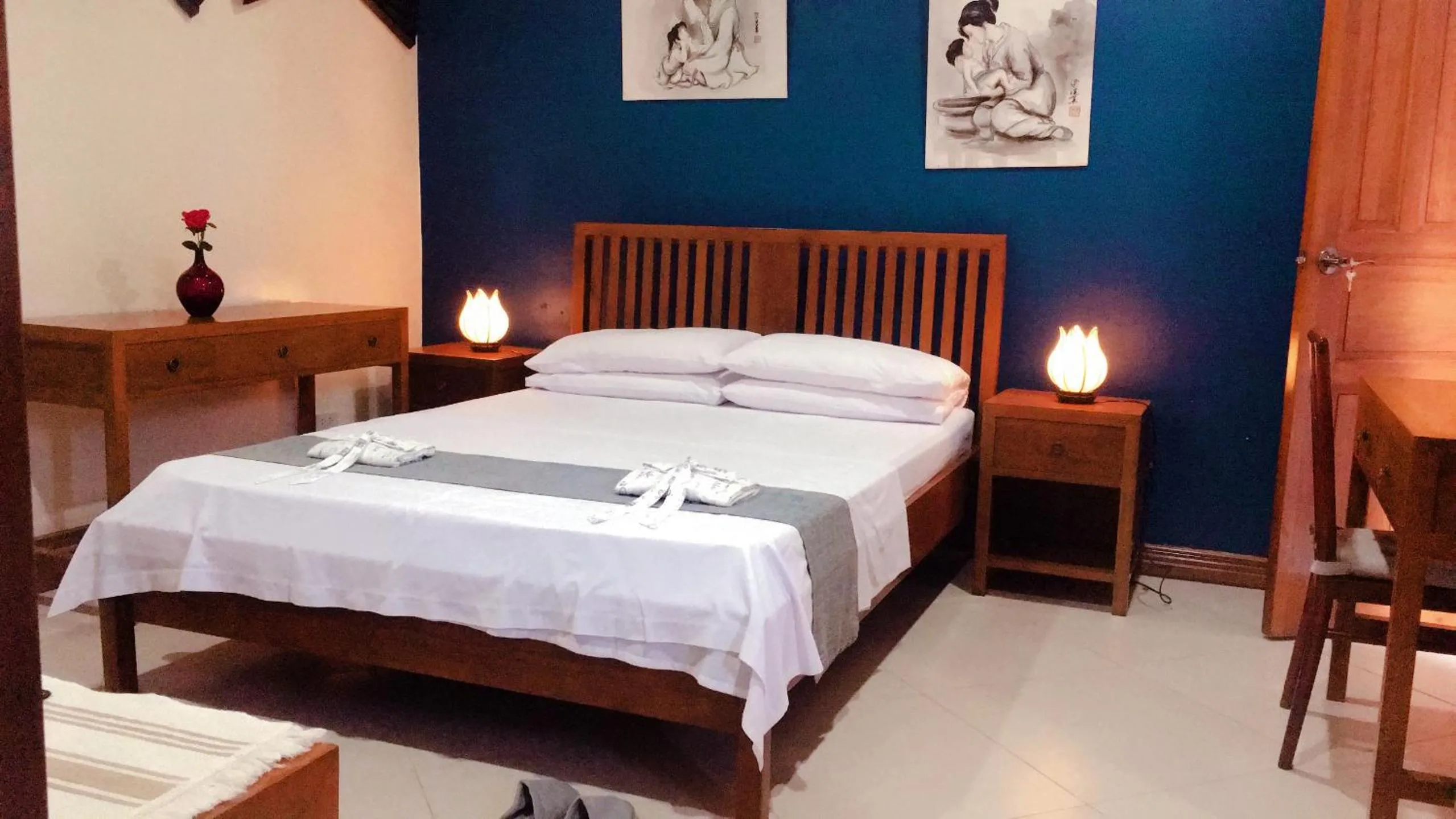 Bed in The Beach House Carabao Island