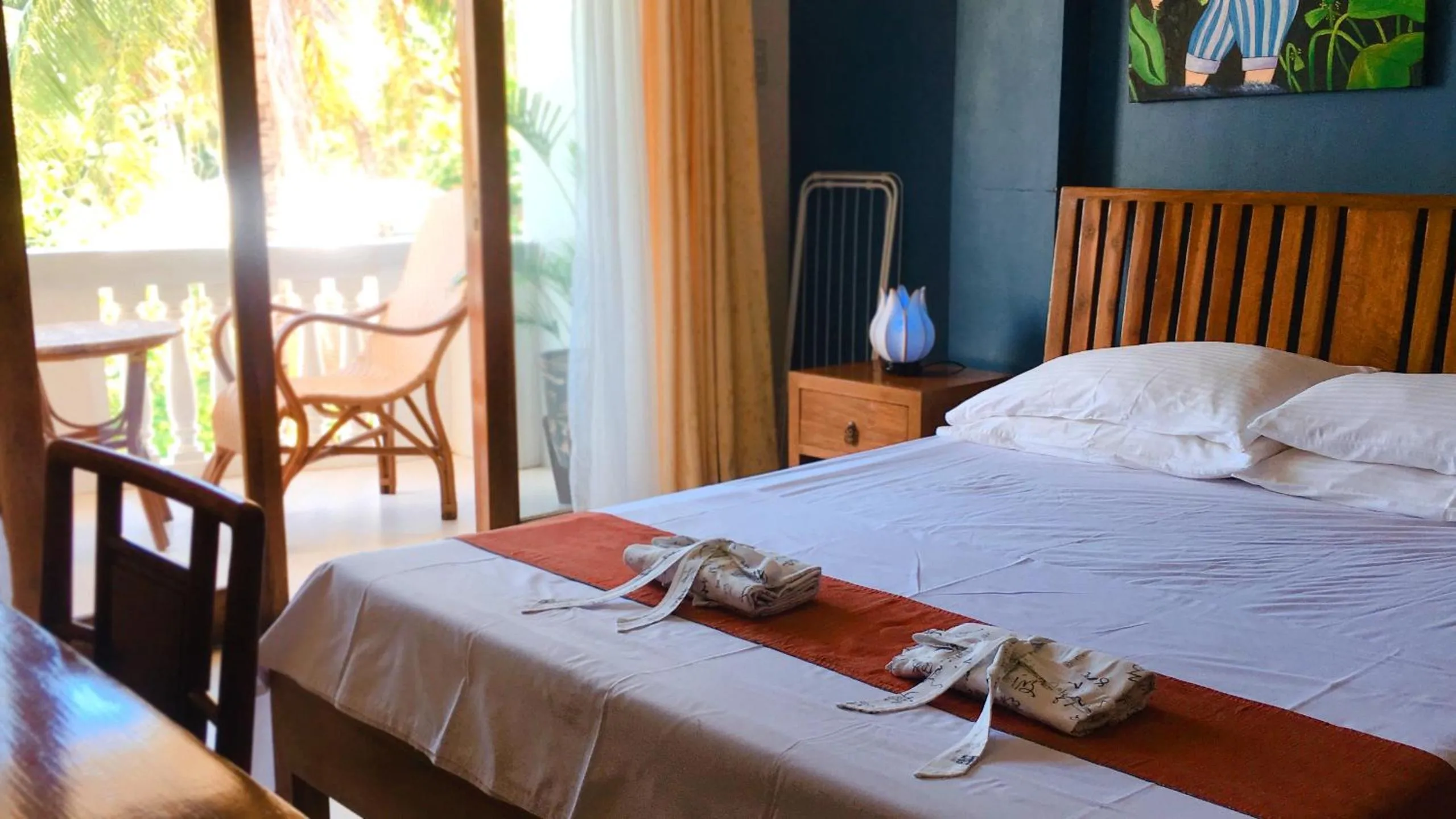 Bed in The Beach House Carabao Island