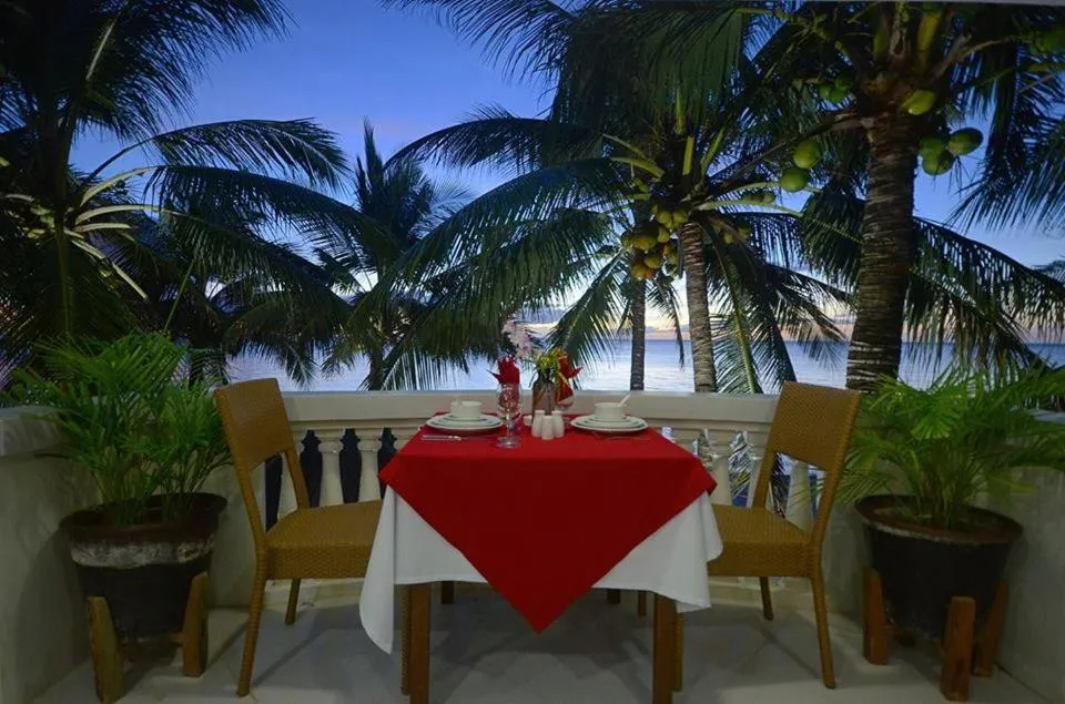 Restaurant/places to eat in The Beach House Carabao Island