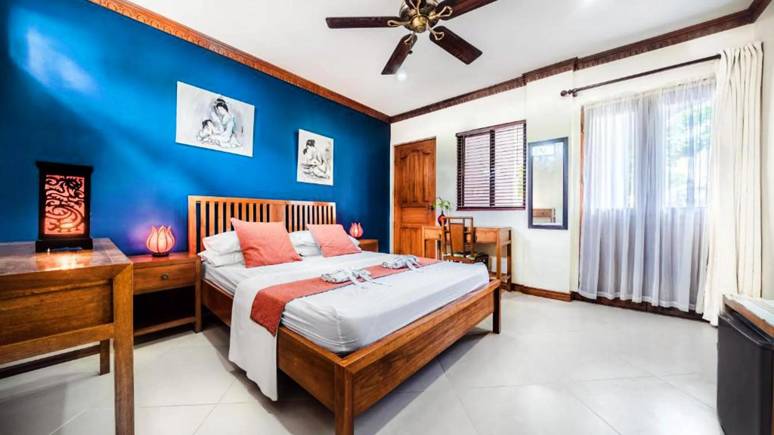 Bed in The Beach House Carabao Island