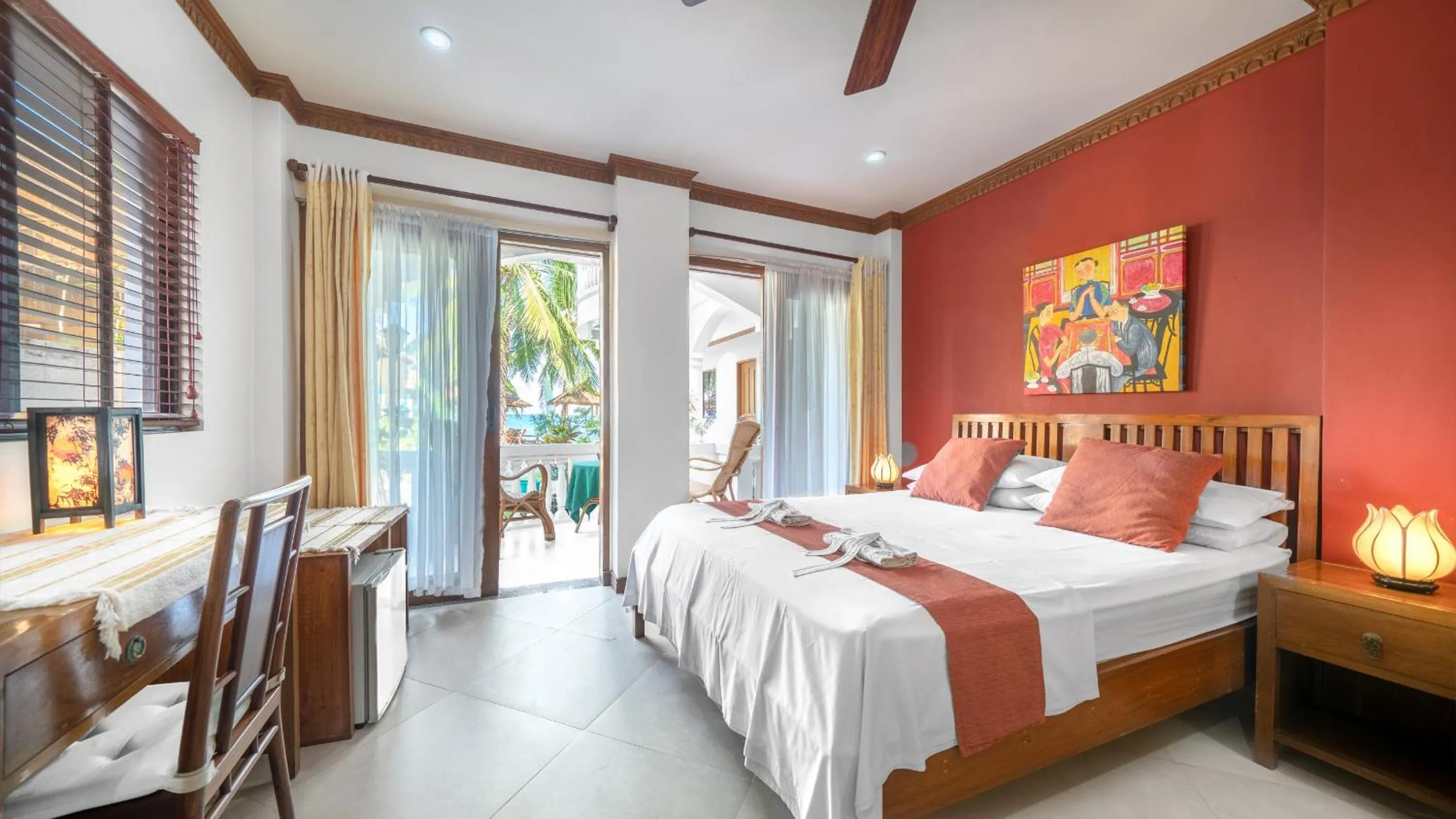 Bed in The Beach House Carabao Island