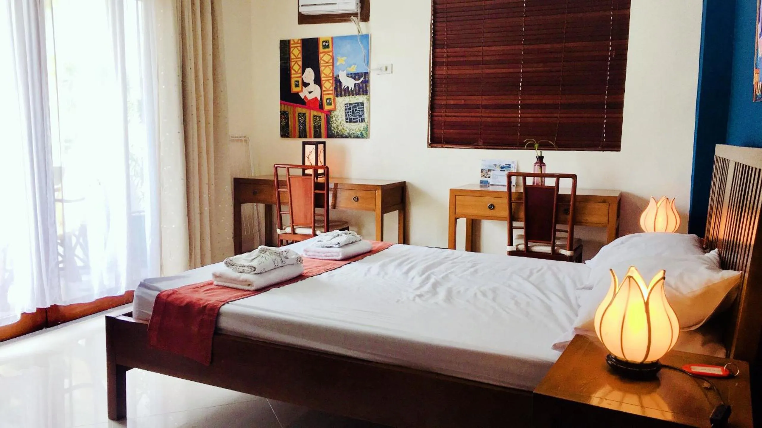 Bed in The Beach House Carabao Island