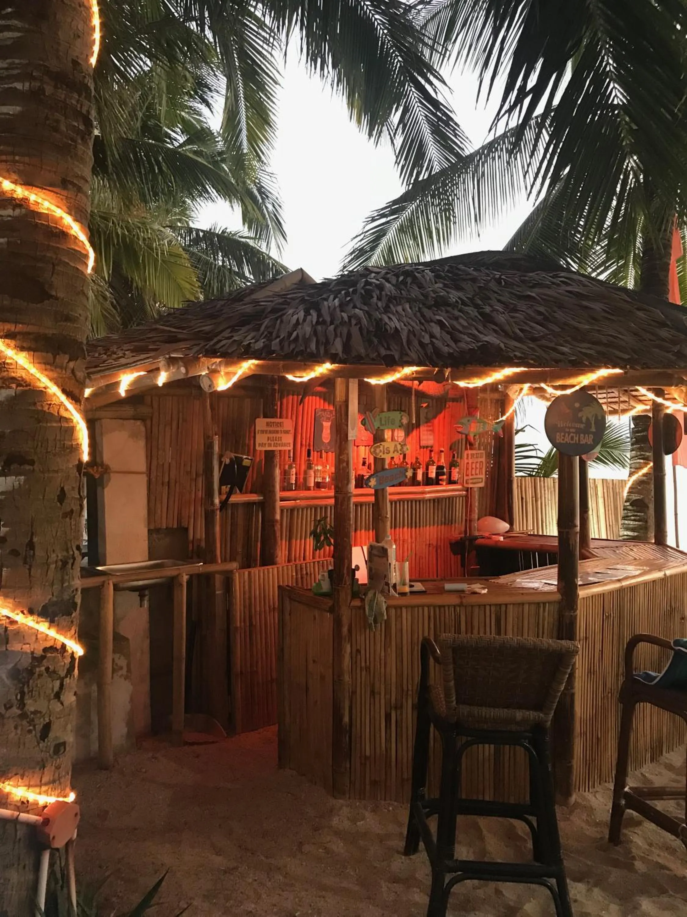 Restaurant/places to eat in The Beach House Carabao Island